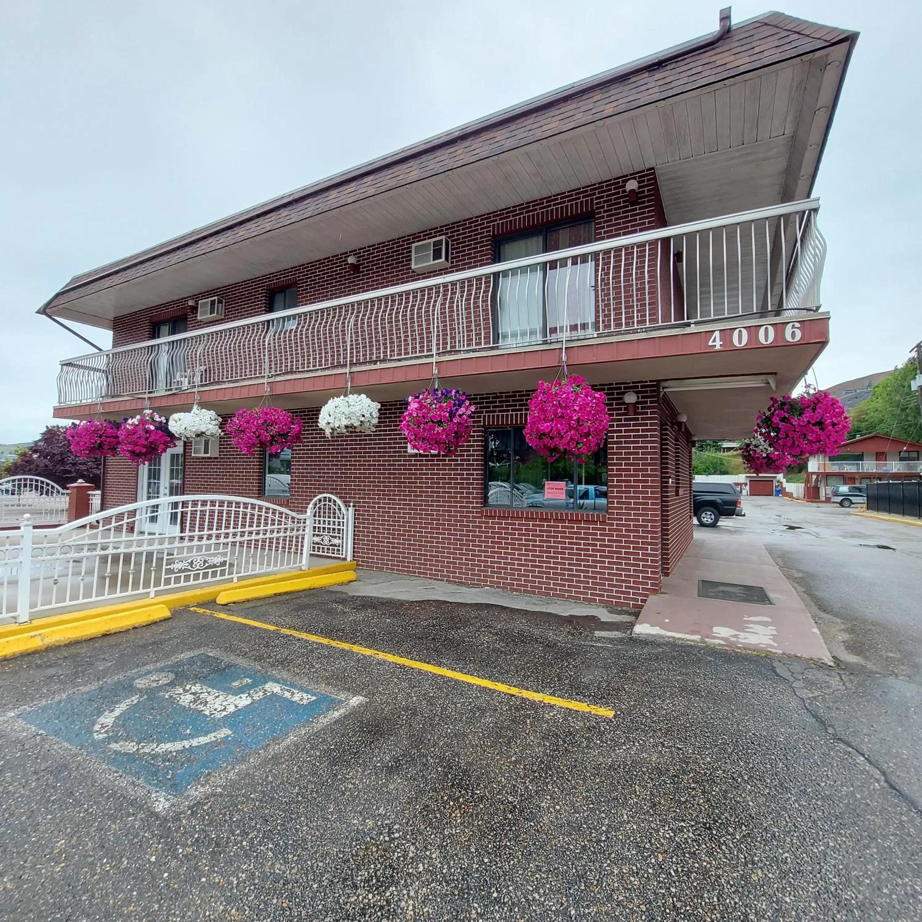 Property Building in Canadas Best Value Inn & Suites-Vernon