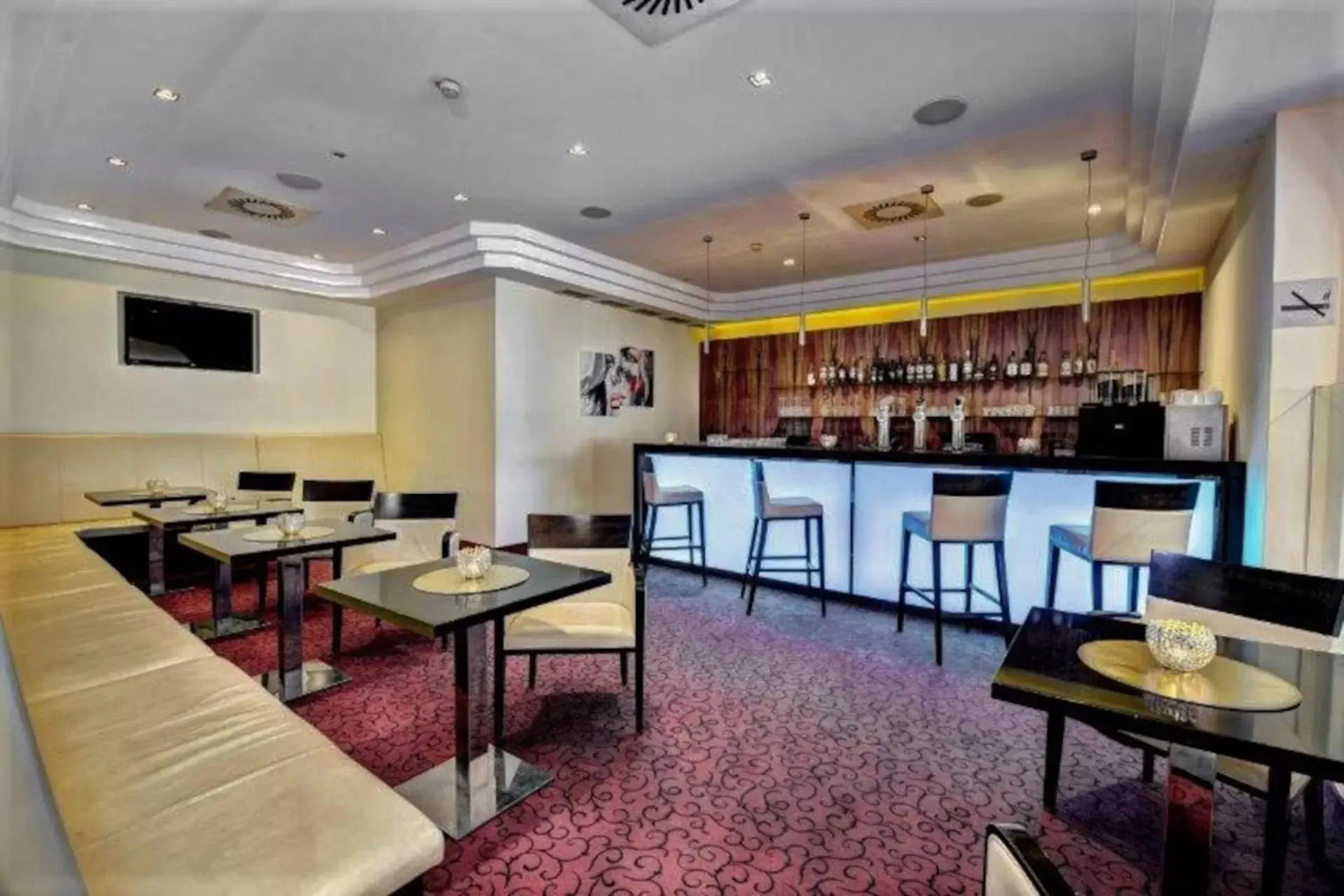 Lounge or bar, Restaurant/Places to Eat in Best Western Plaza Hotel Wels