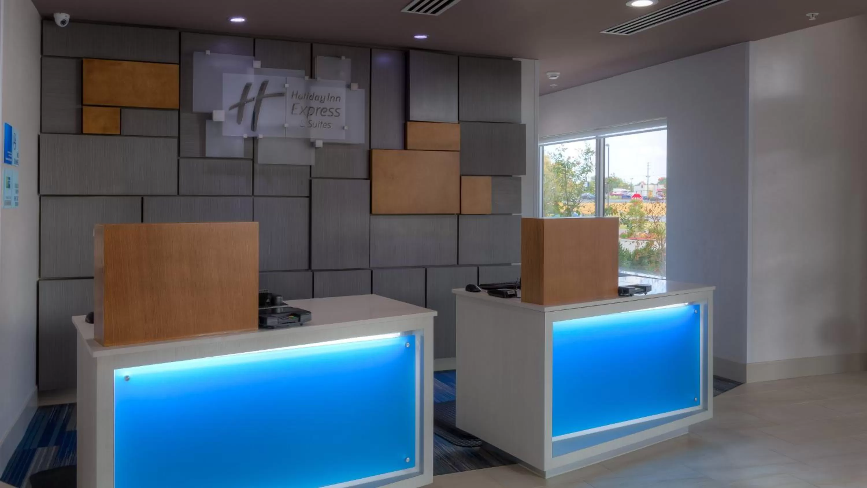 Property building in Holiday Inn Express & Suites Tulsa Midtown by IHG