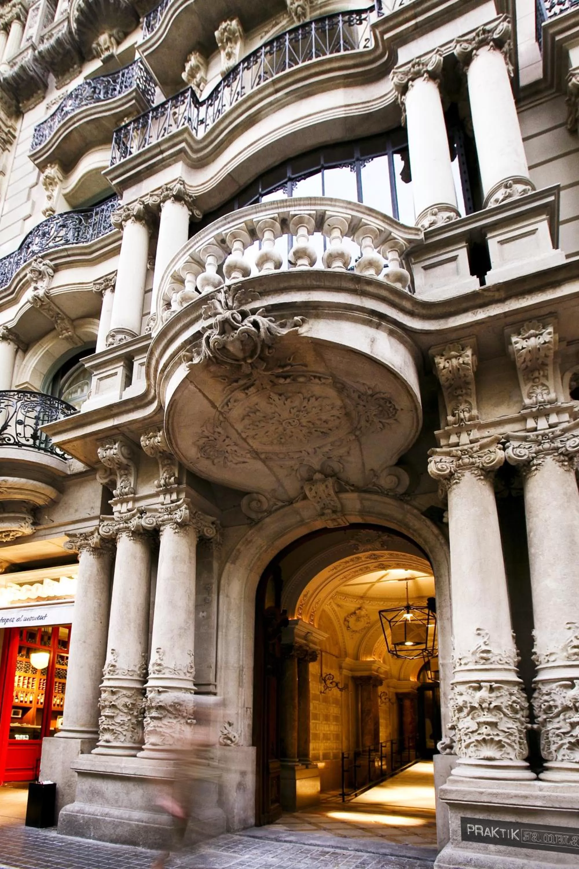 Facade/entrance in Praktik Rambla