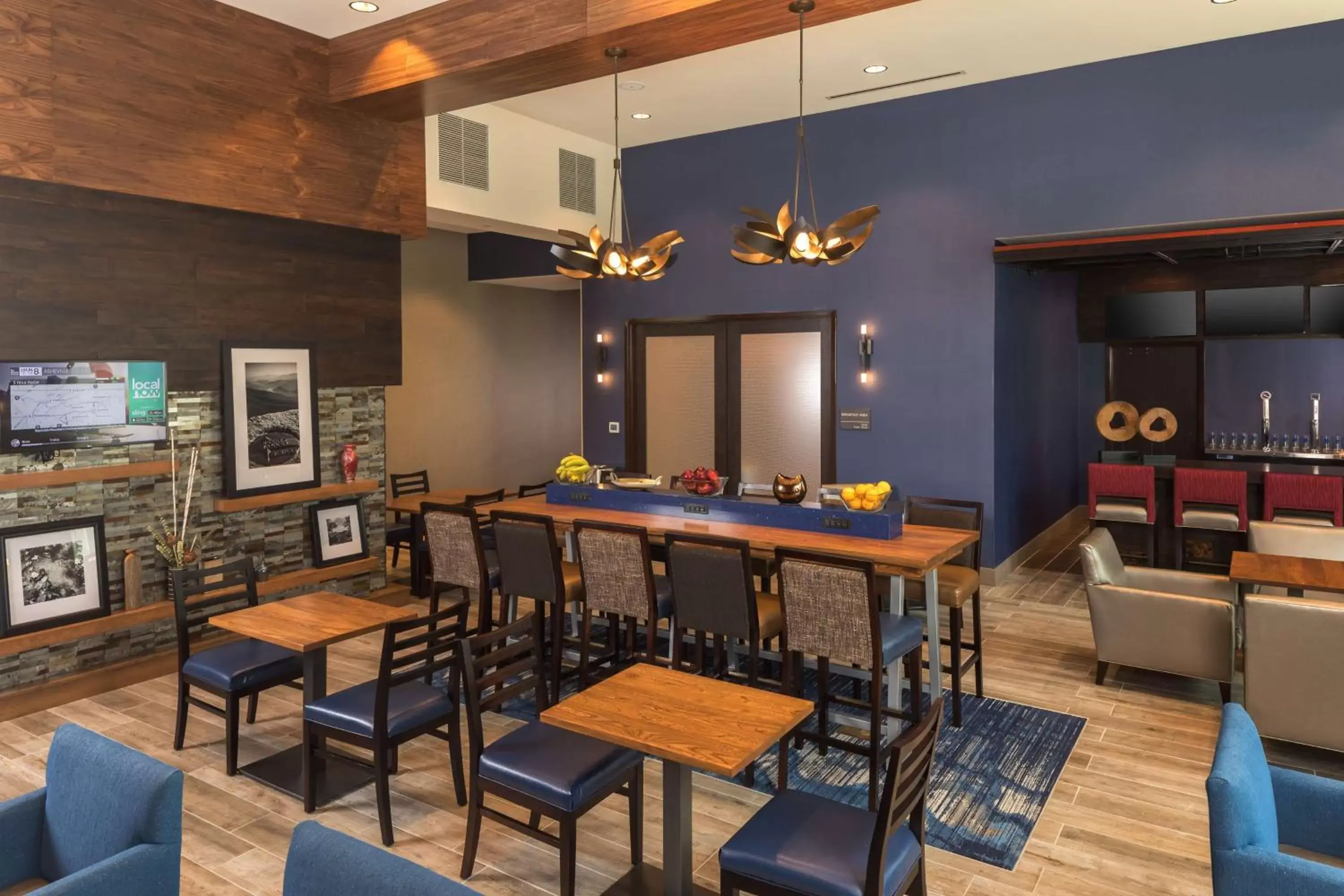 Restaurant/Places to Eat in Hampton Inn & Suites-Asheville Biltmore Village, NC