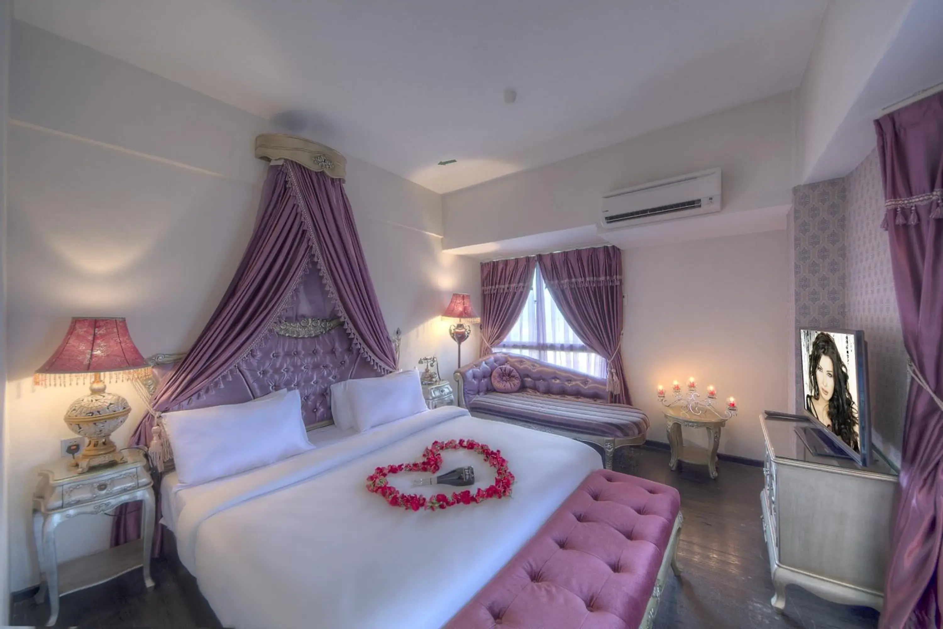 Honeymoon Suite in Arenaa Batik Boutique Hotel