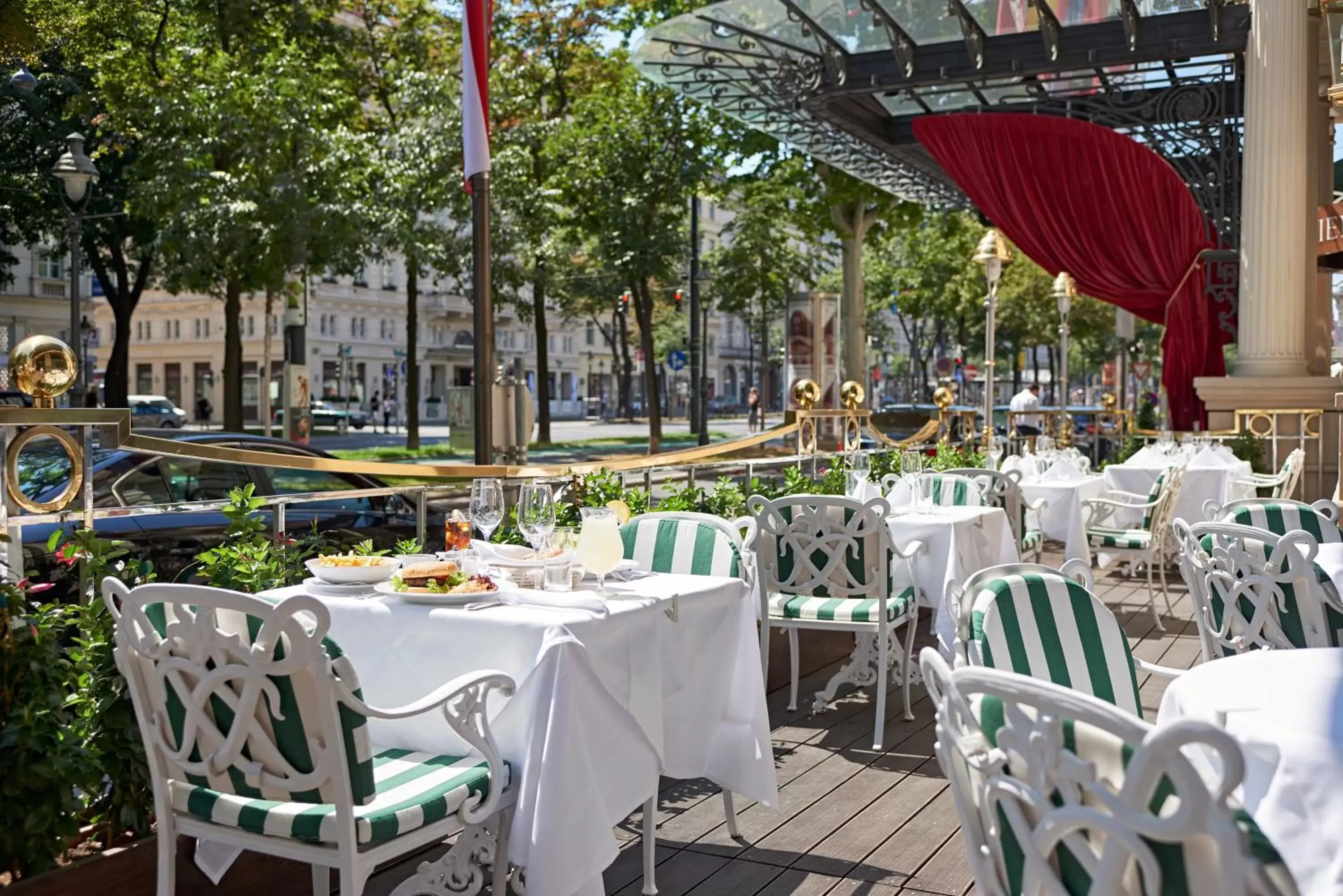 Coffee/tea facilities, Restaurant/Places to Eat in Grand Hotel Wien