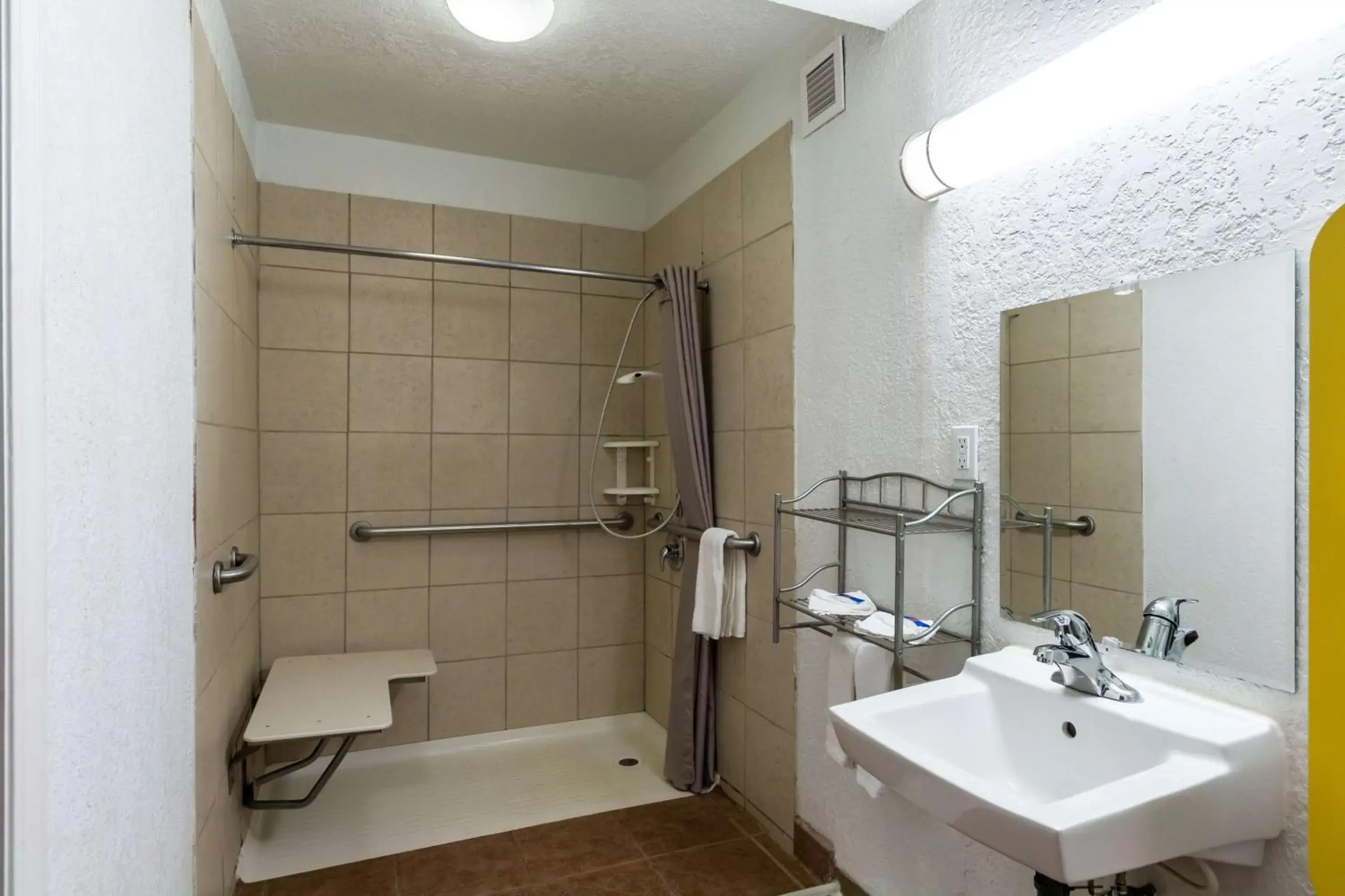 Shower, Bathroom in Motel 6-Uvalde, TX