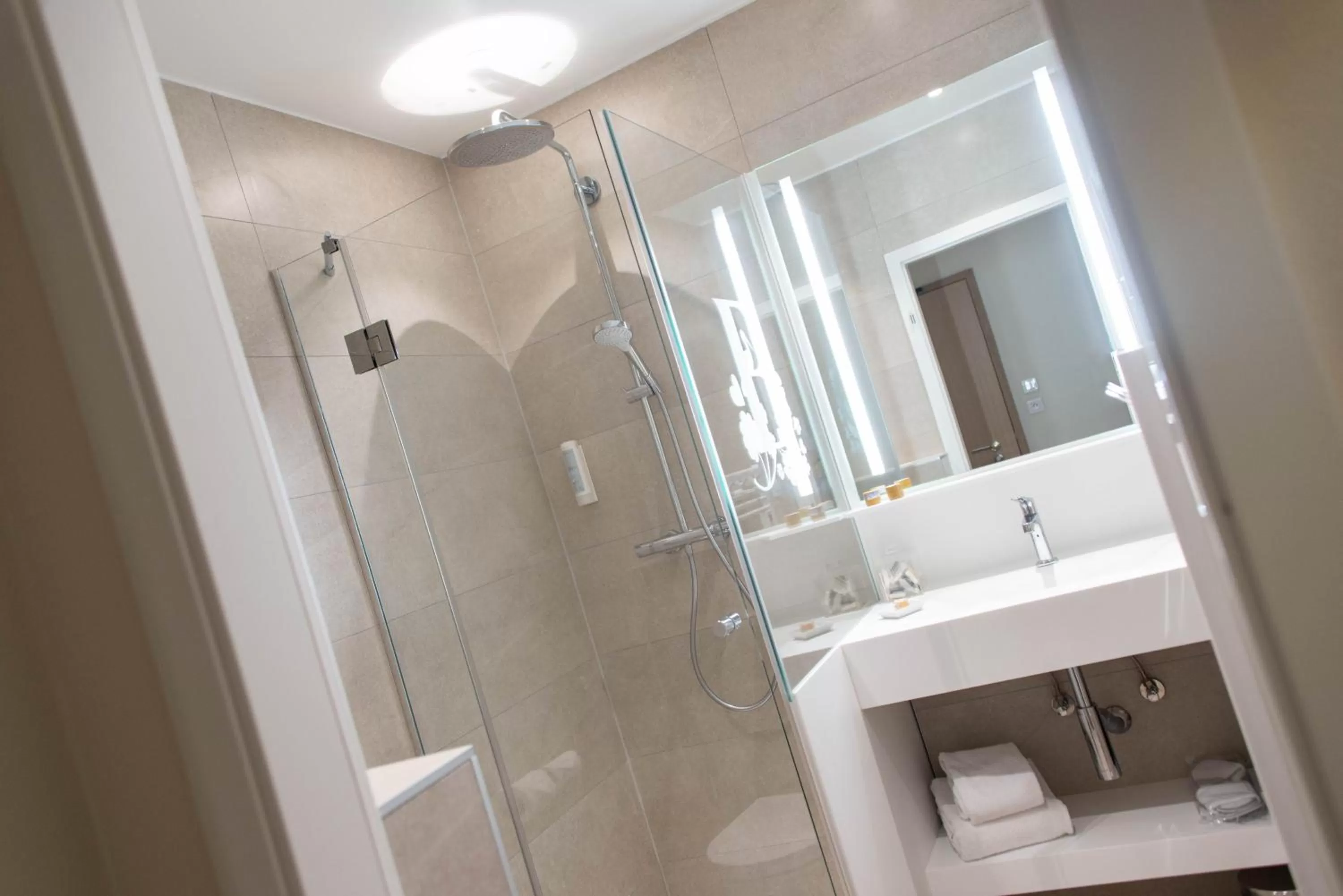 Shower in Hotel Beaucour