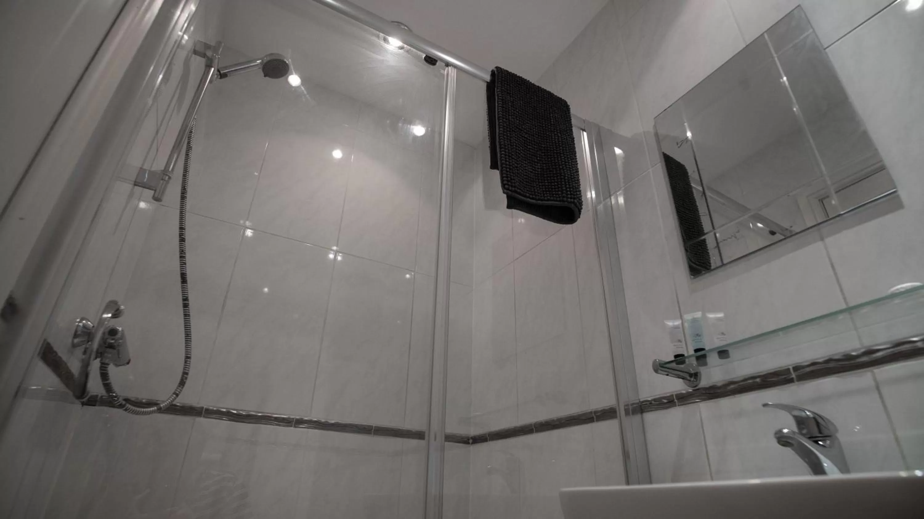 Bathroom in The Pebley Inn