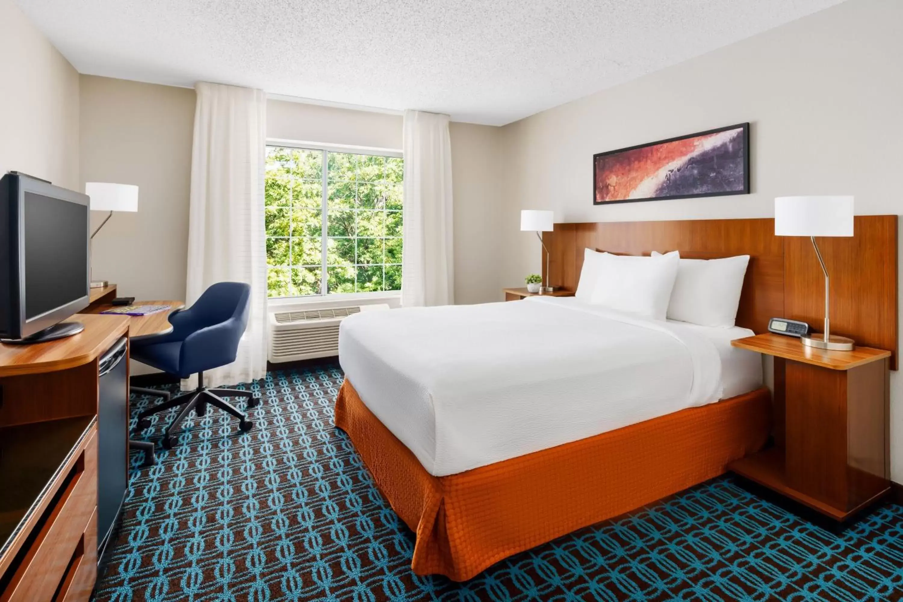 Photo of the whole room, Bed in Fairfield Inn and Suites by Marriott Houston The Woodlands