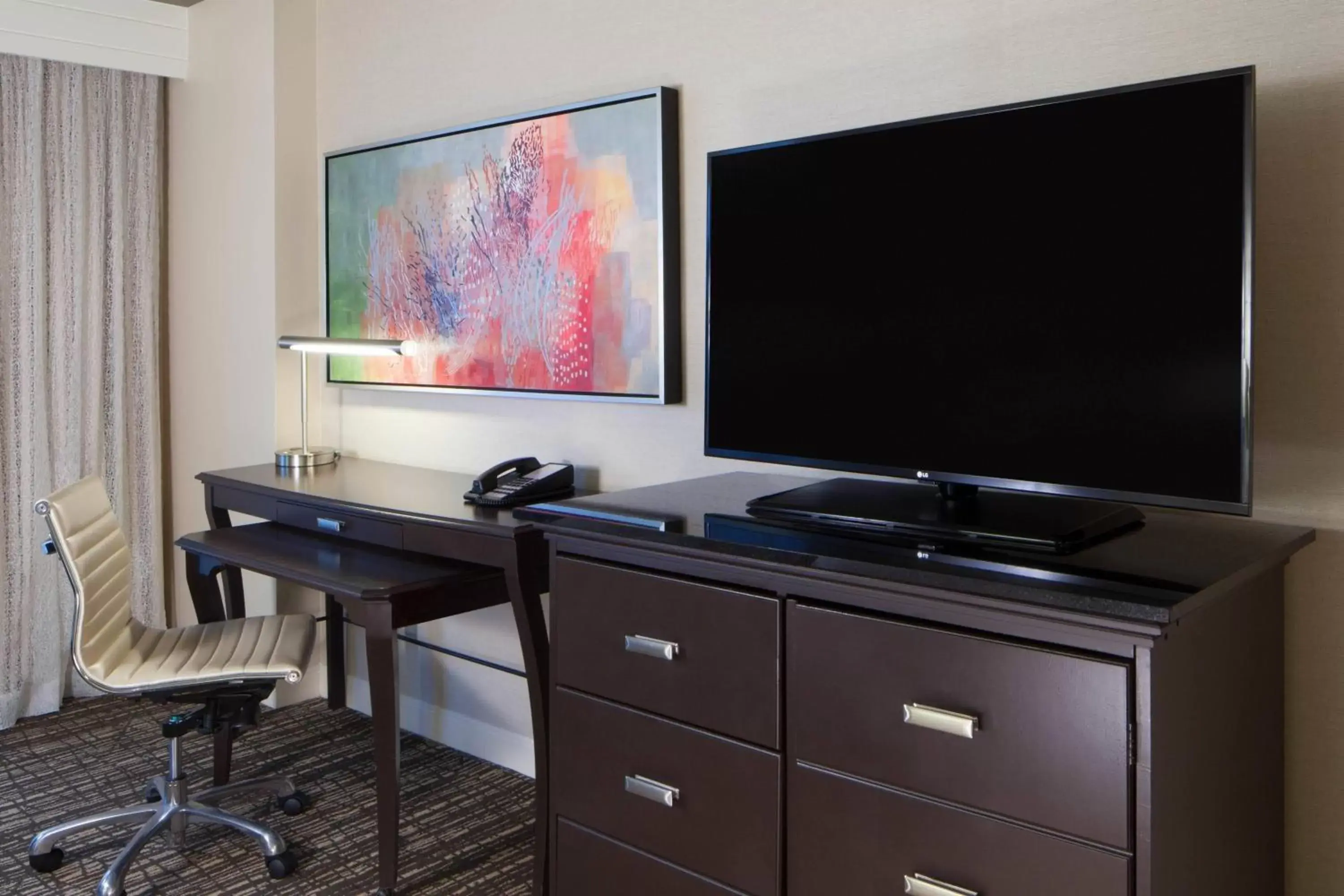 Photo of the whole room, TV/Entertainment Center in Houston Marriott Sugar Land