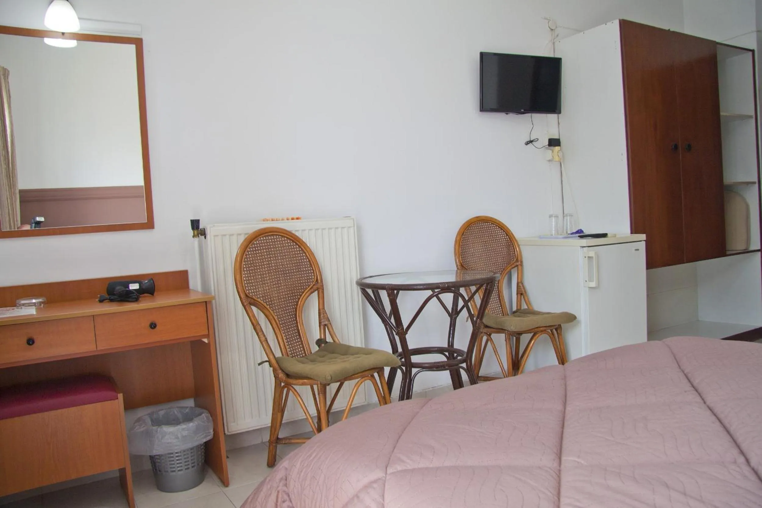 Photo of the whole room, Bed in Danaos Hotel