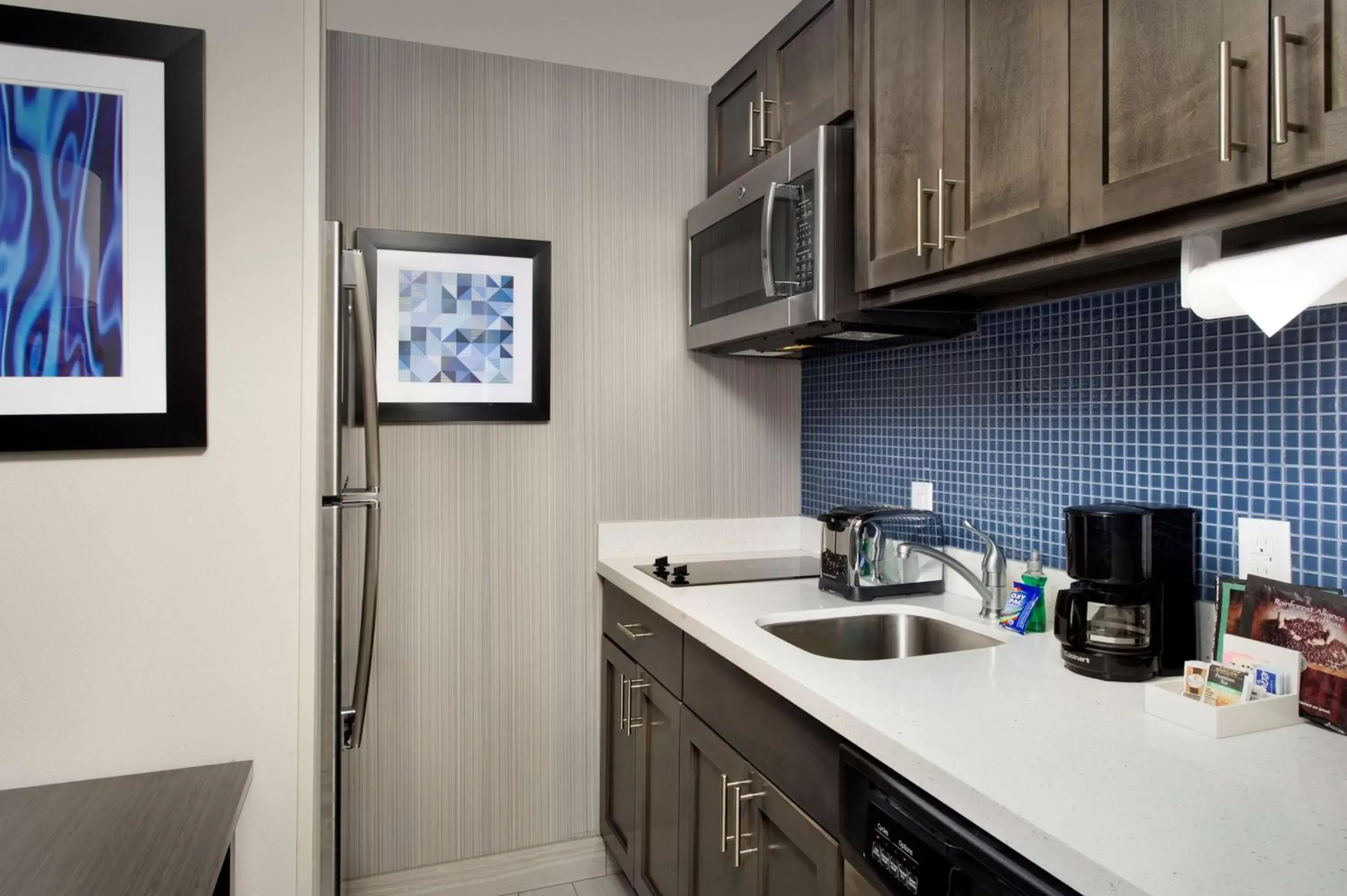Kitchen or kitchenette, Kitchen/Kitchenette in Homewood Suites by Hilton Metairie New Orleans