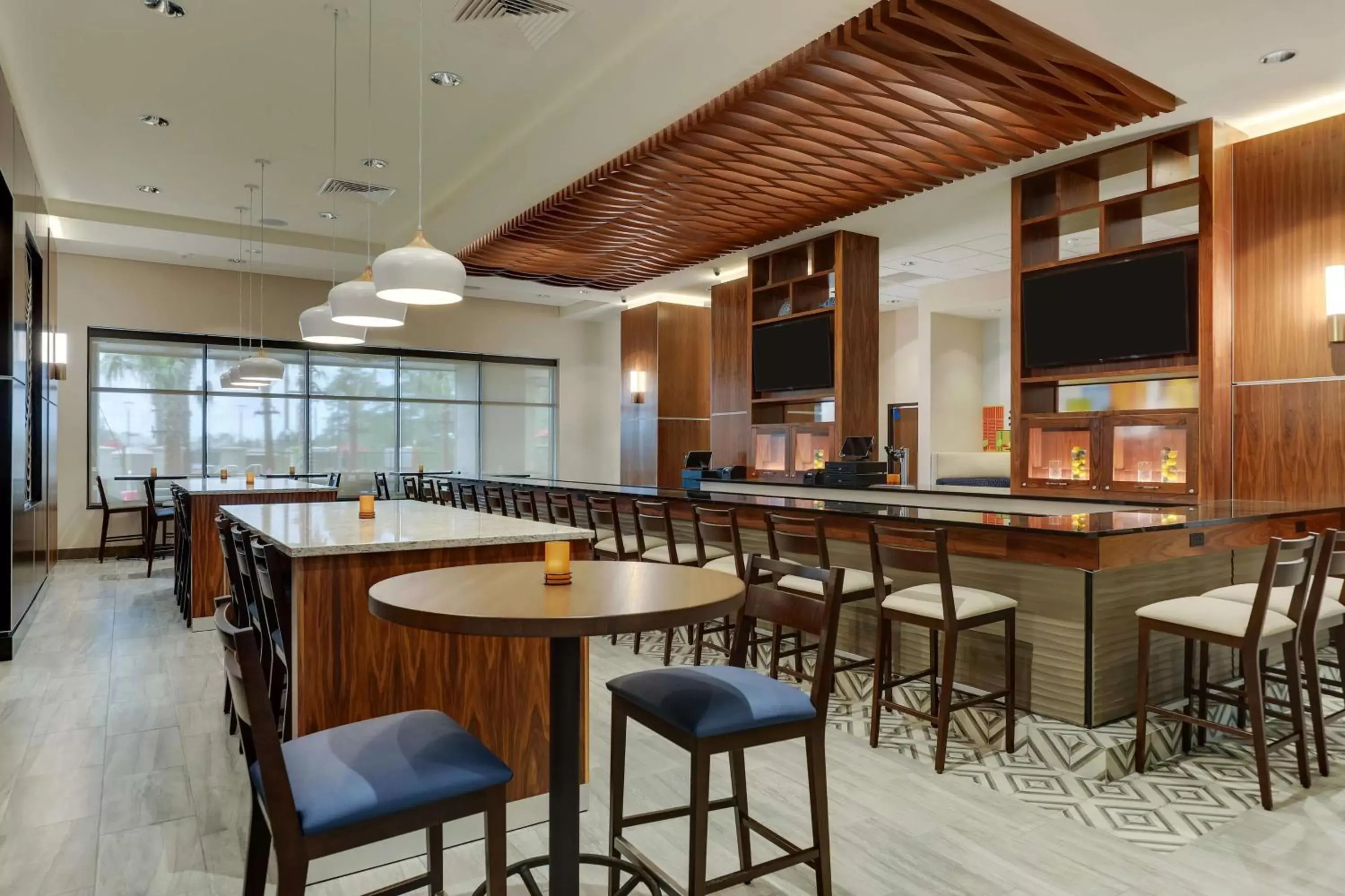 Lounge or bar in Drury Plaza Hotel Orlando - Disney Springs Area