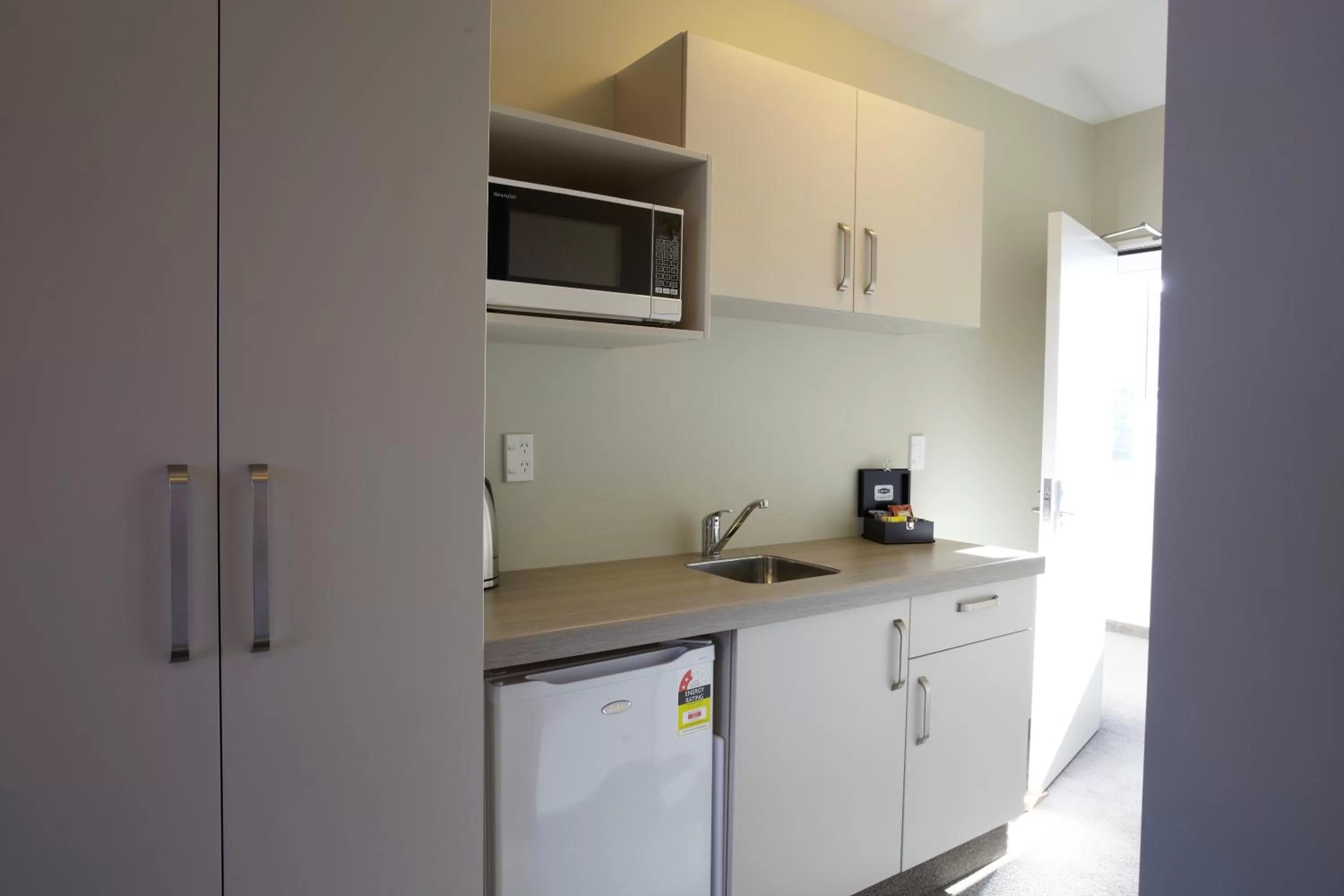 Kitchen or kitchenette in Stumpers Hotel