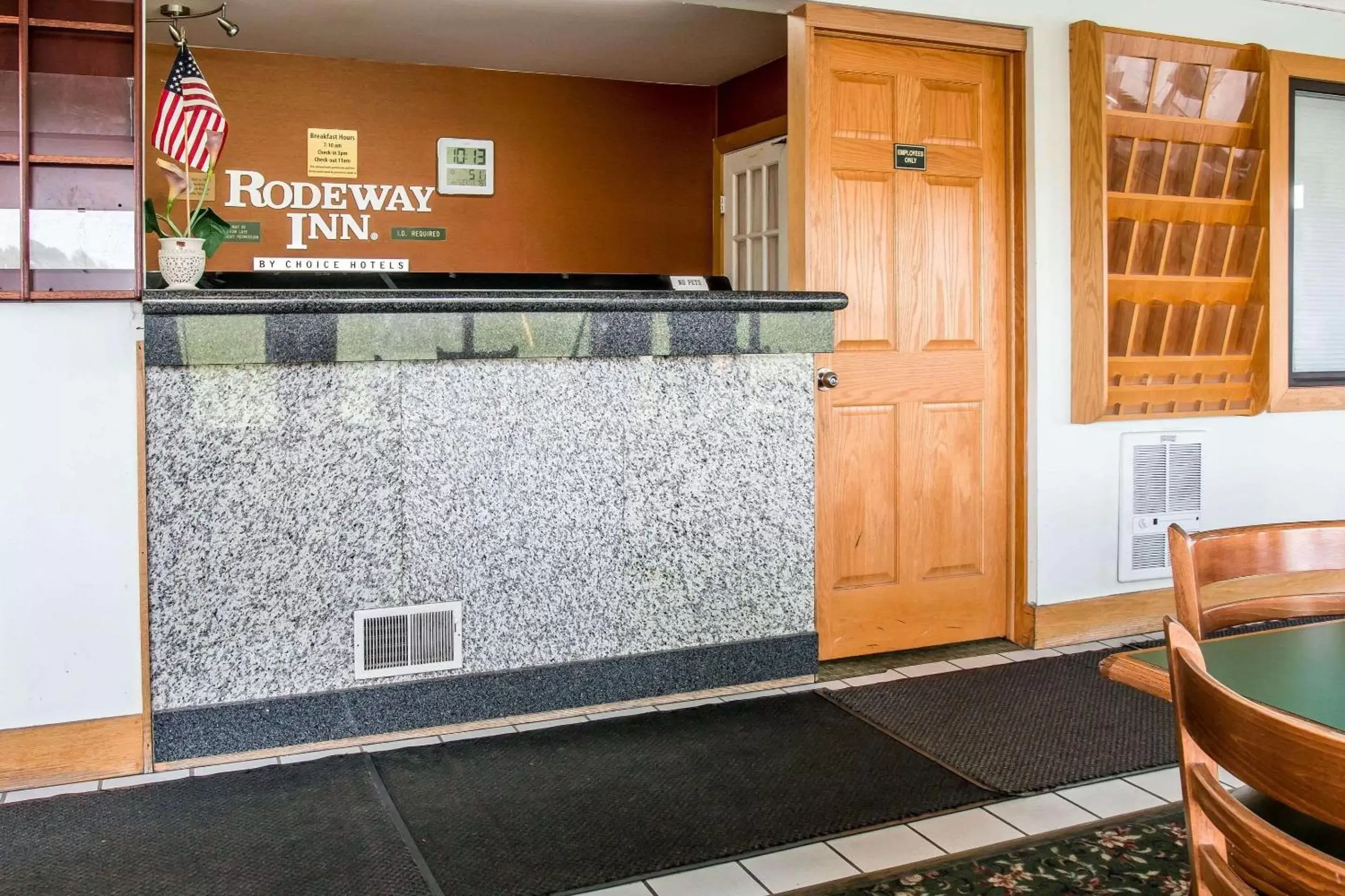 Lobby or reception in Rodeway Inn Grand Haven