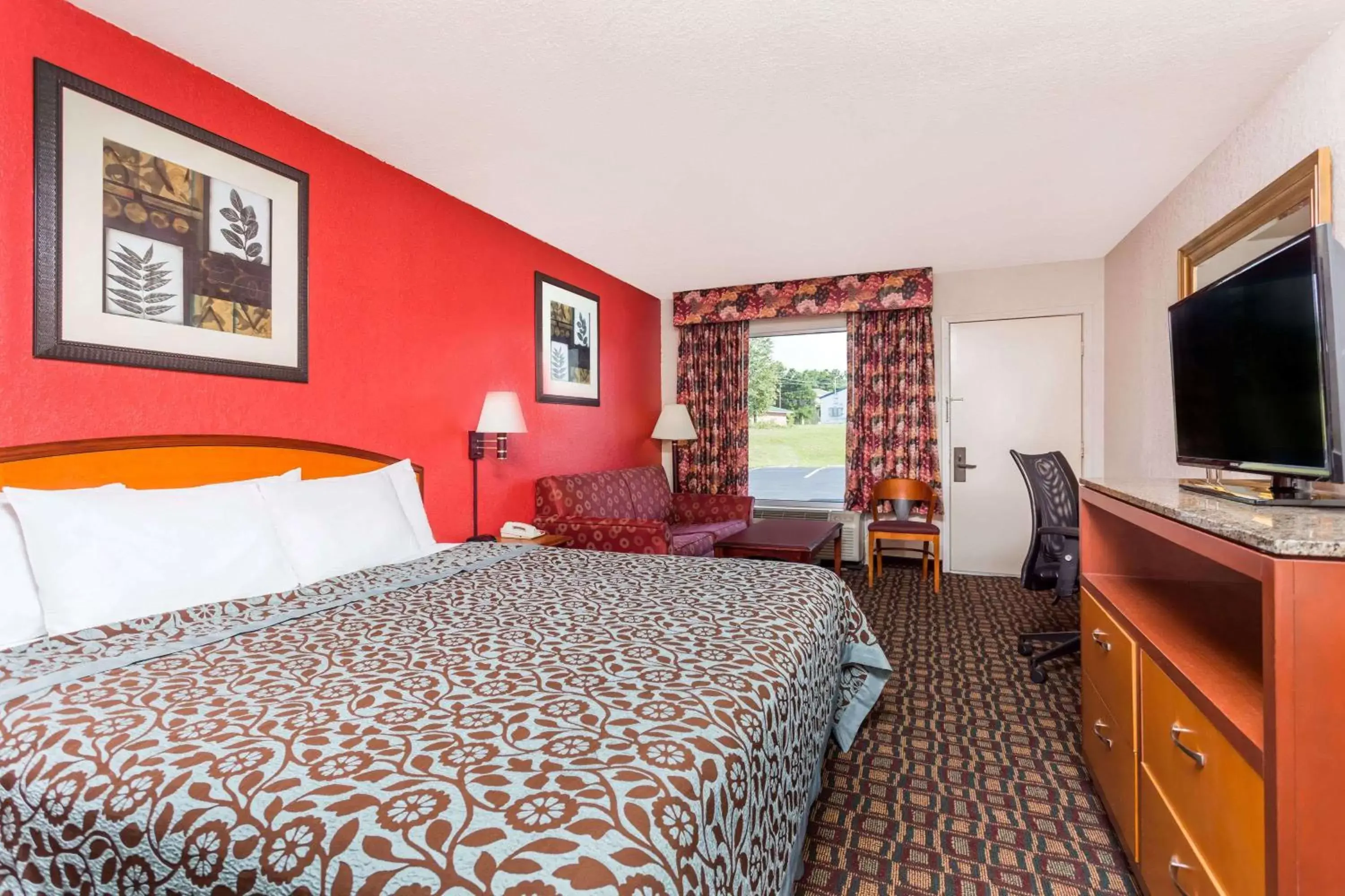 Photo of the whole room, Bed in Days Inn by Wyndham Augusta Wheeler Road