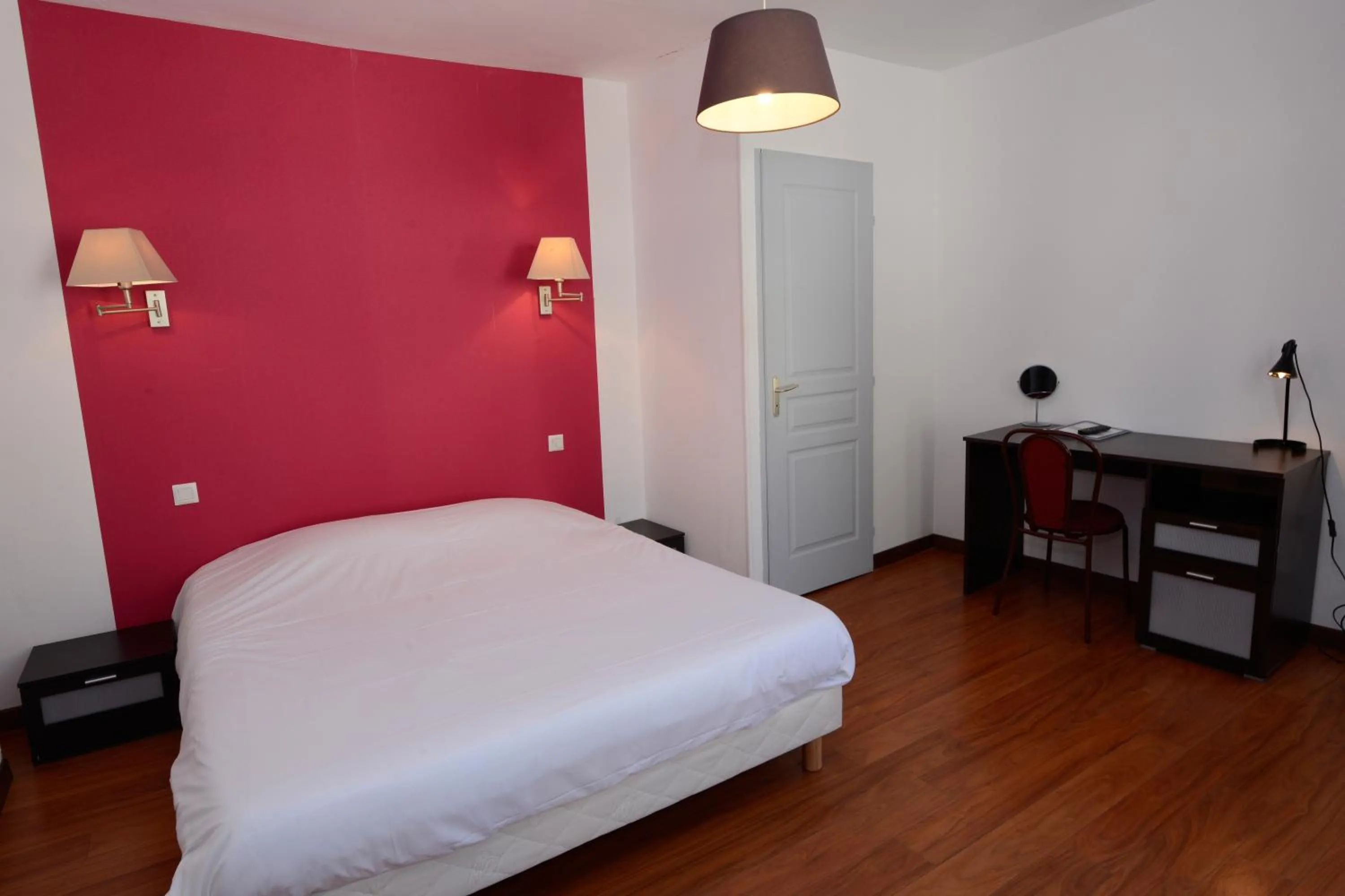 Photo of the whole room in Hotel Les Trois Lys
