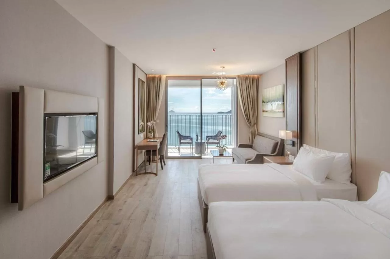 Twin Room with Sea View in KN Panorama Beachfront Condotel