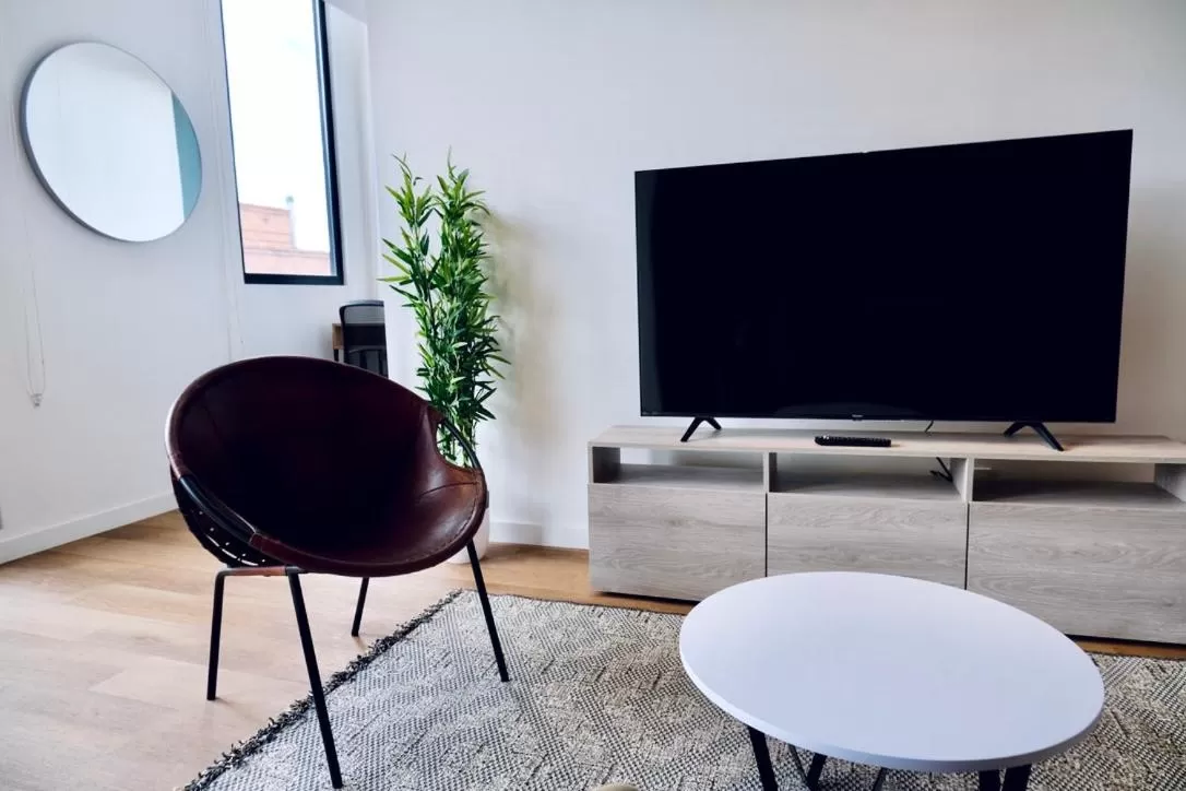 TV and multimedia, TV/Entertainment Center in Kubik apartments in Exclusive Virrey