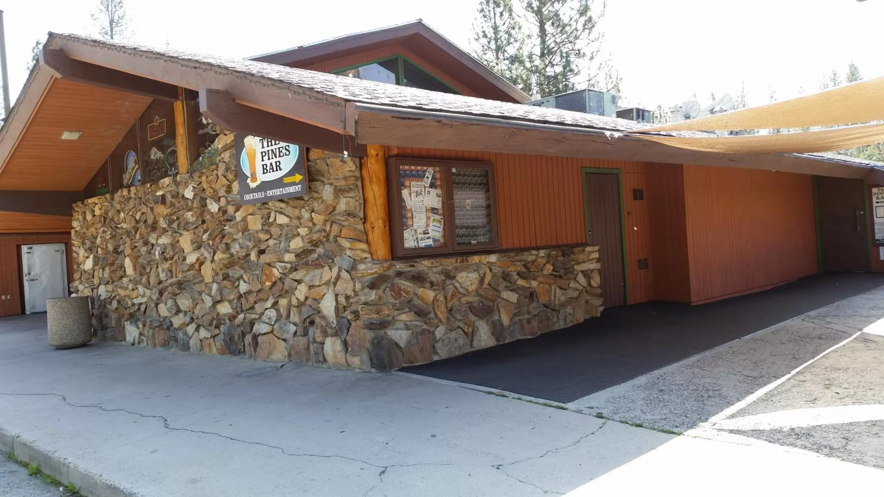 Lounge or bar in The Pines Resort & Conference Center Lounge or bar in The Pines Resort & Conference Center