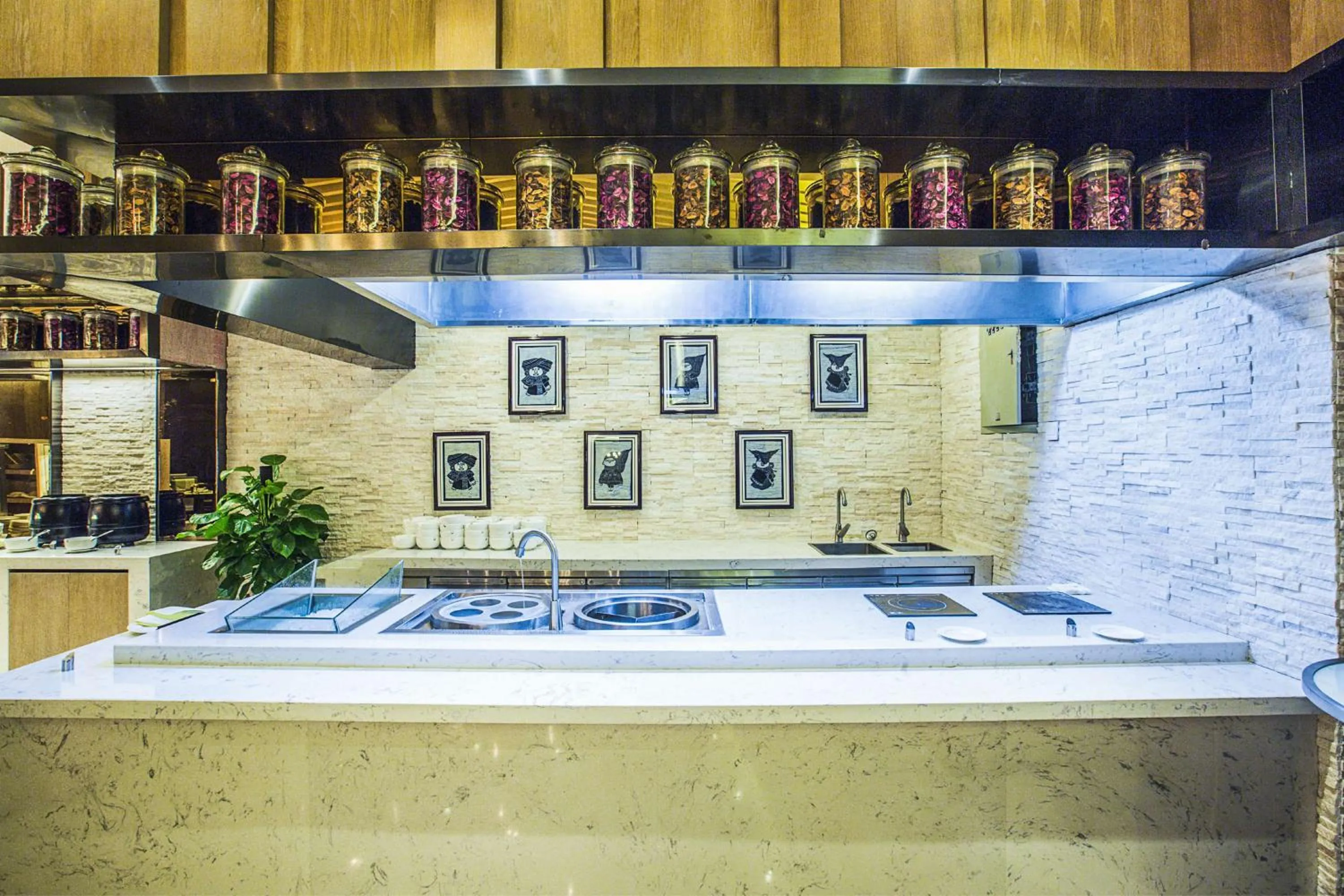 Dining area, Swimming Pool in Hilton Garden Inn Guiyang Yunyan