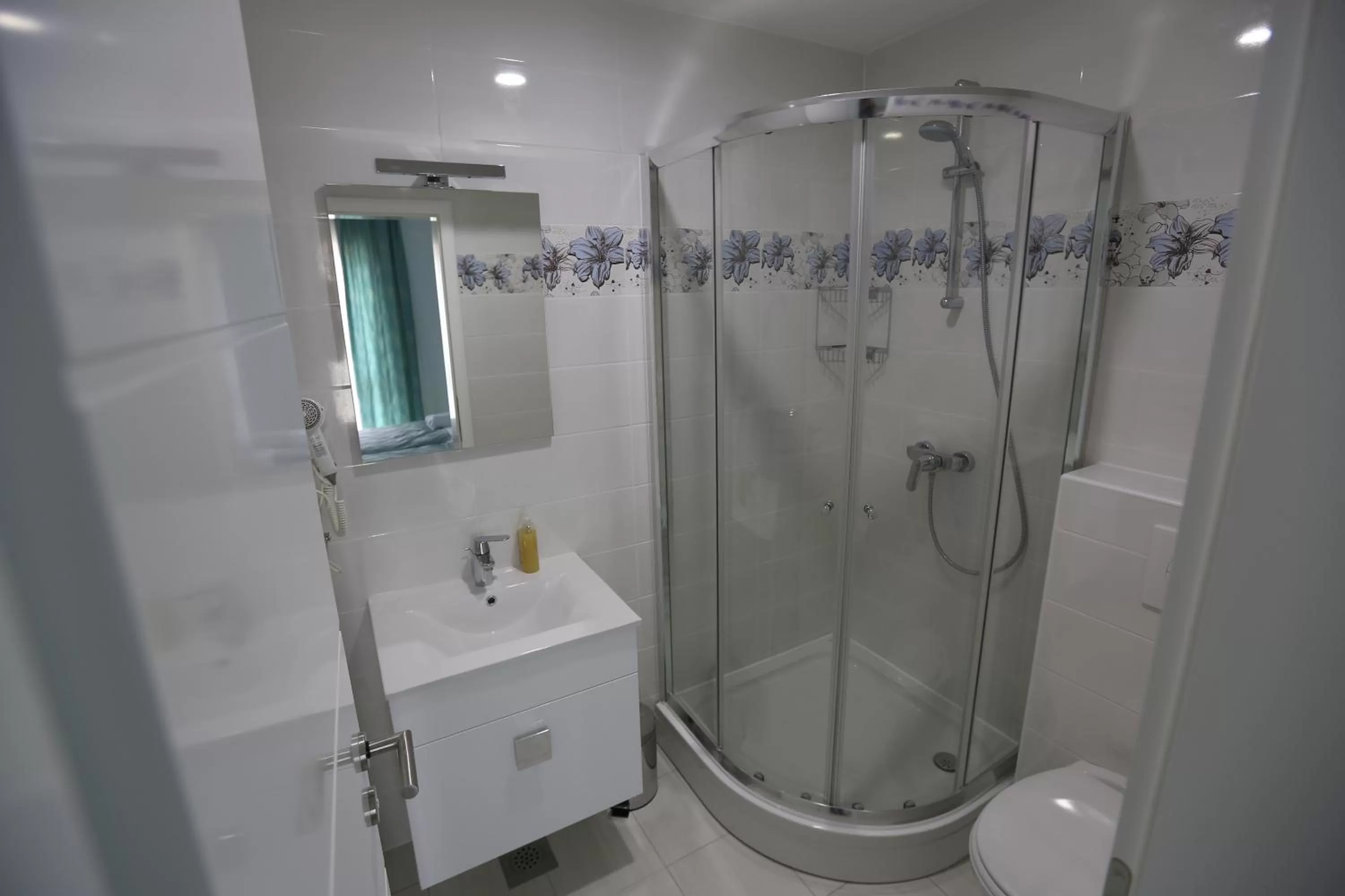 Toilet in Villa Flowers