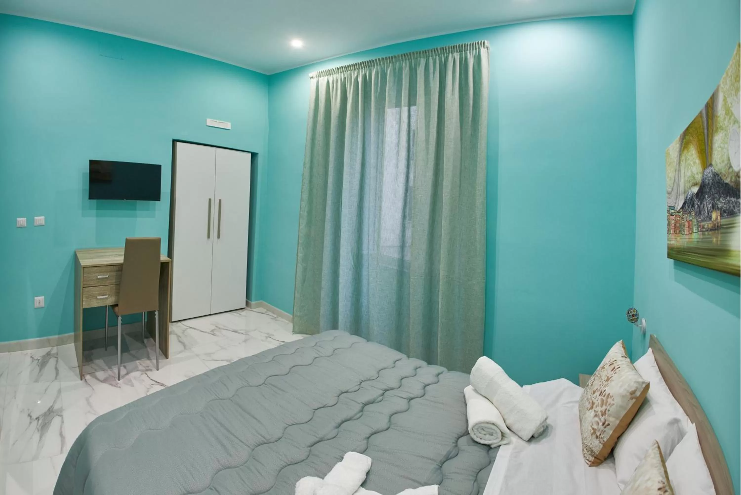 TV and multimedia, Bed in B&B Dint 'o core e Napule