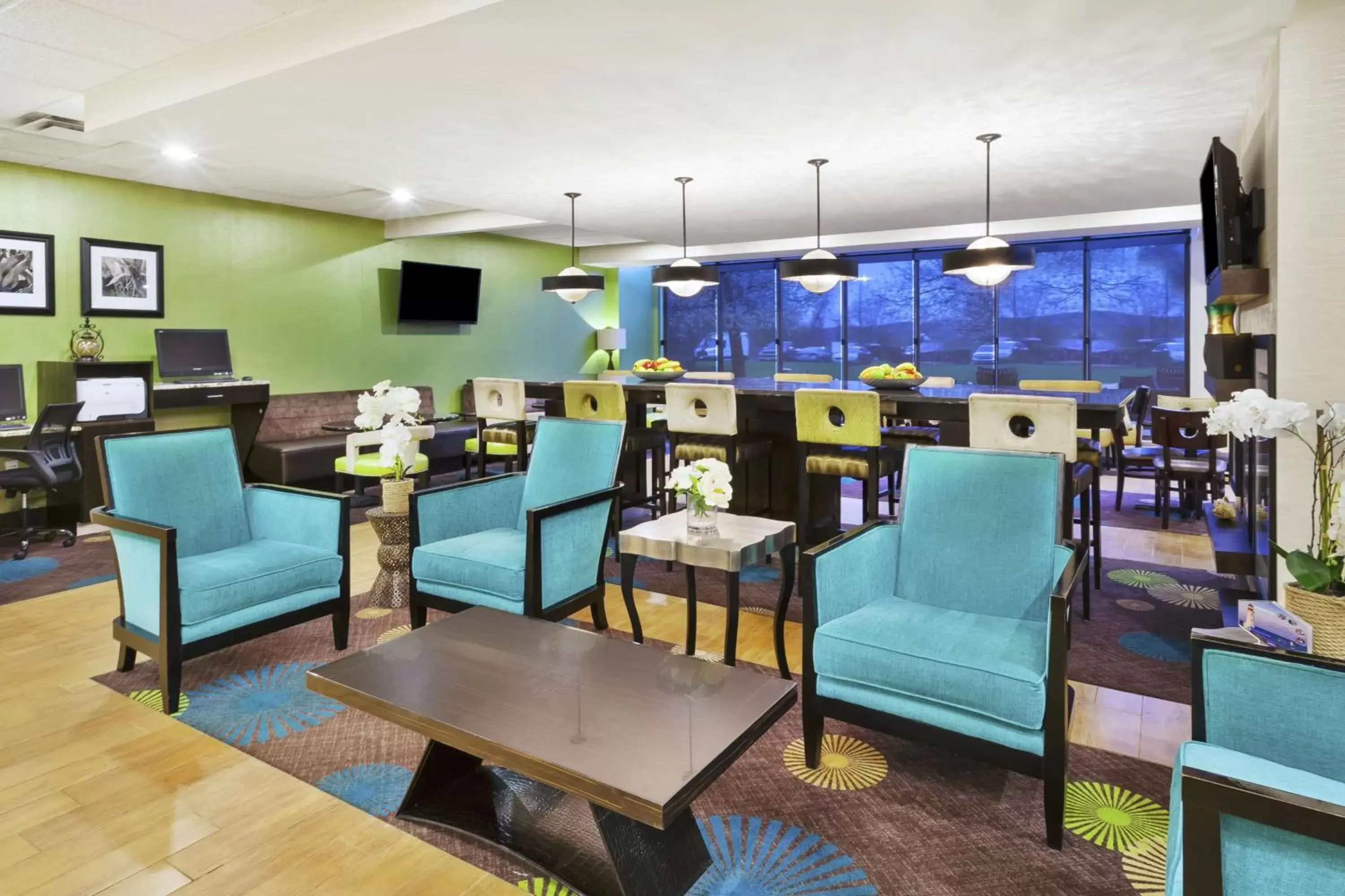 Lobby or reception, Lounge/Bar in Hampton Inn Clinton