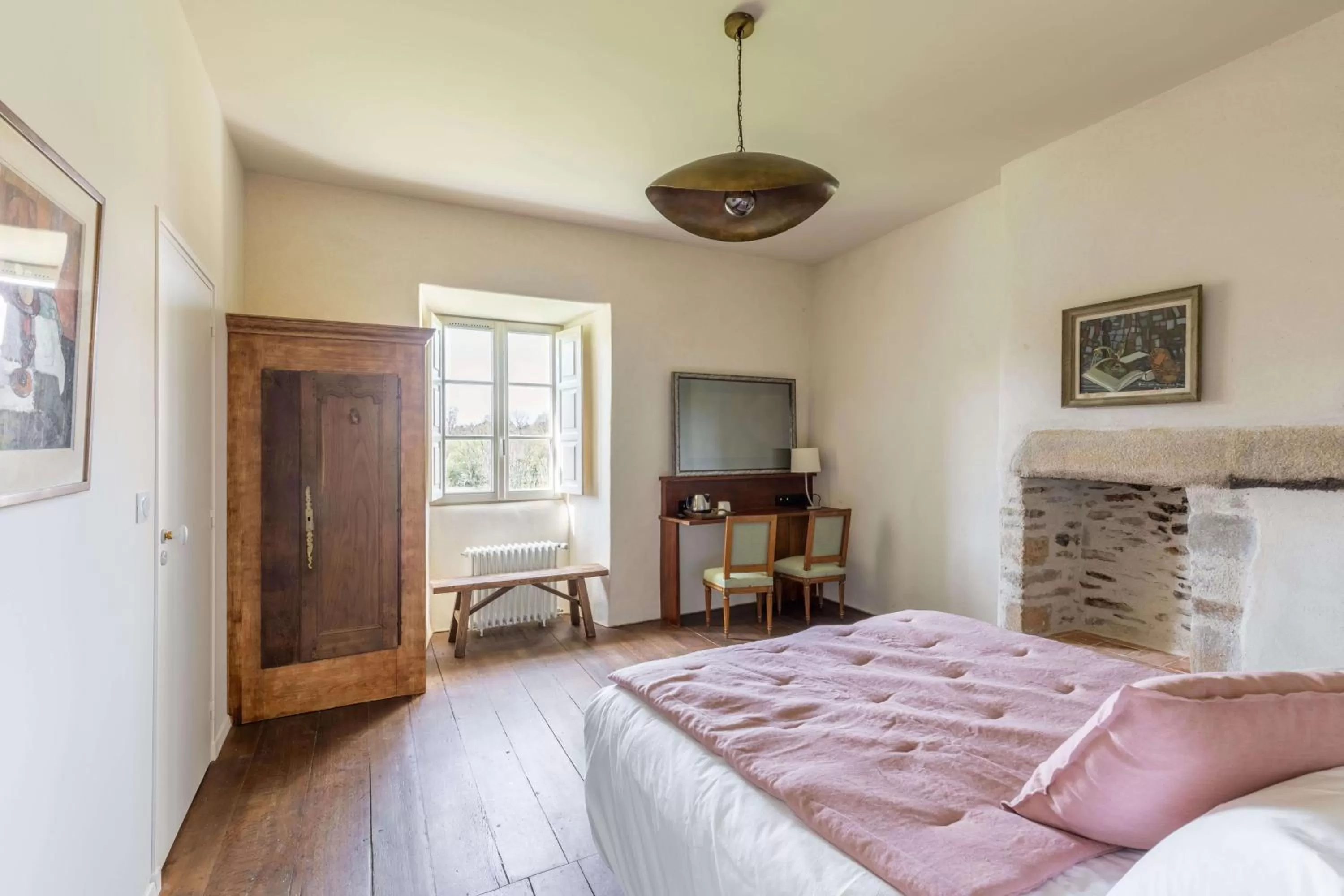 Bed in Manoir du Guern