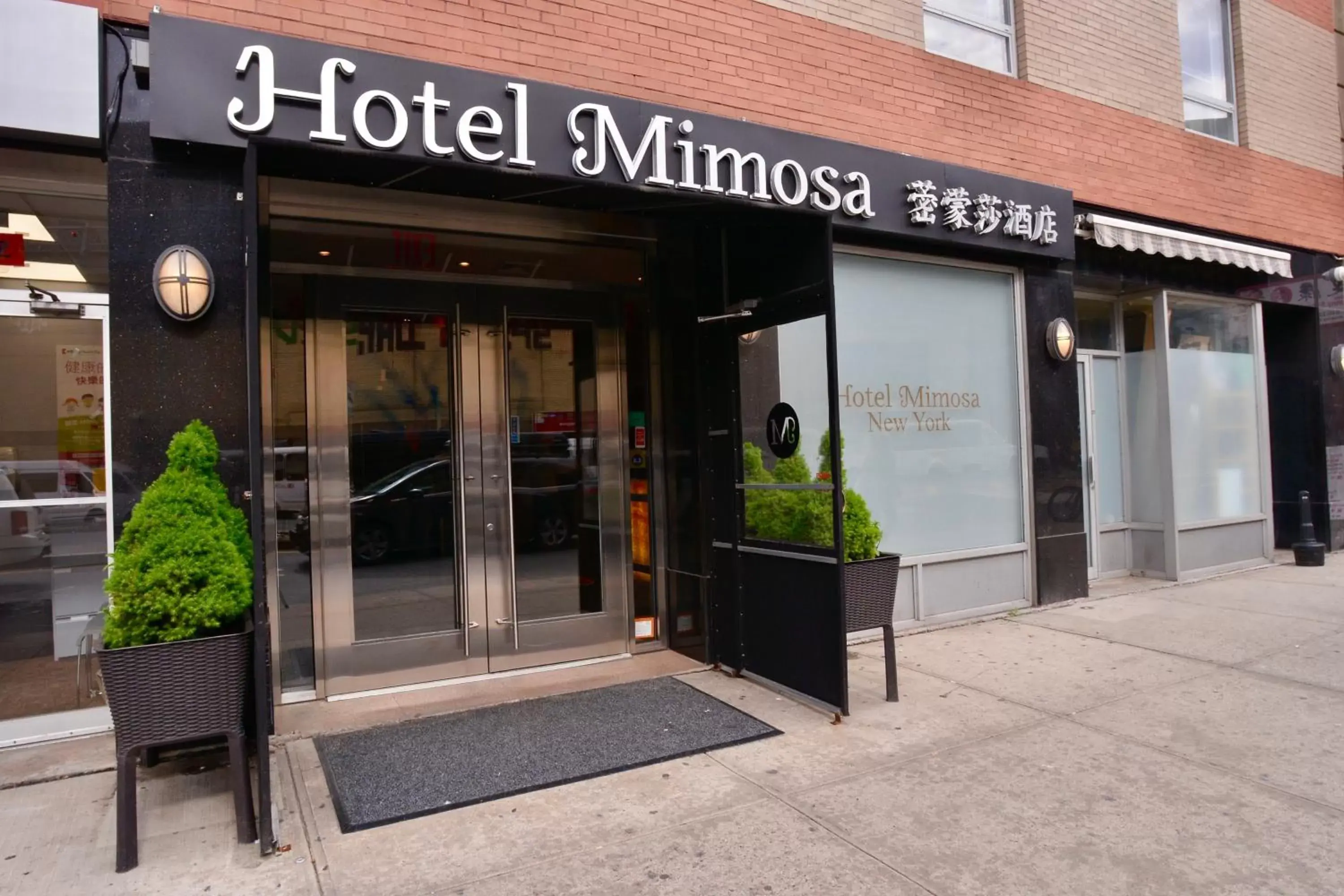Facade/entrance in Hotel Mimosa