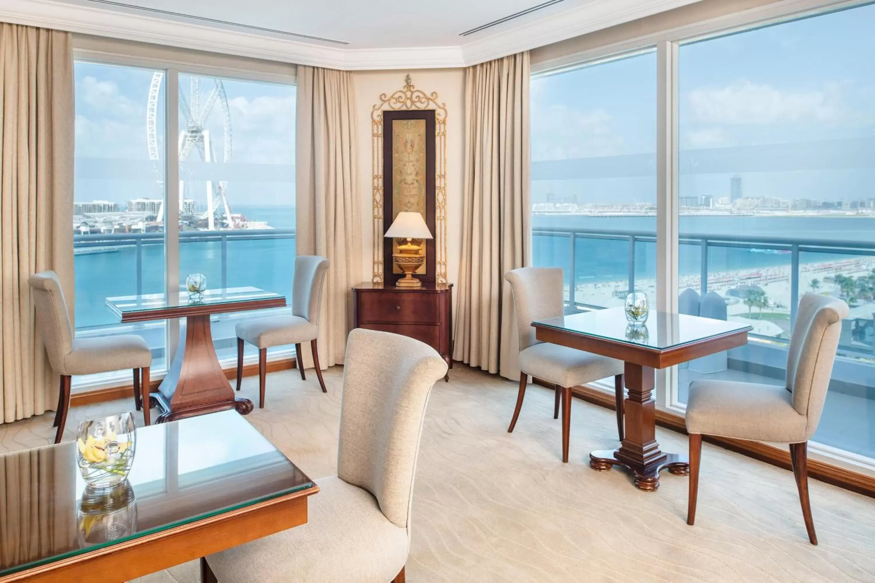 Lounge or bar, Seating Area in Sheraton Jumeirah Beach Resort