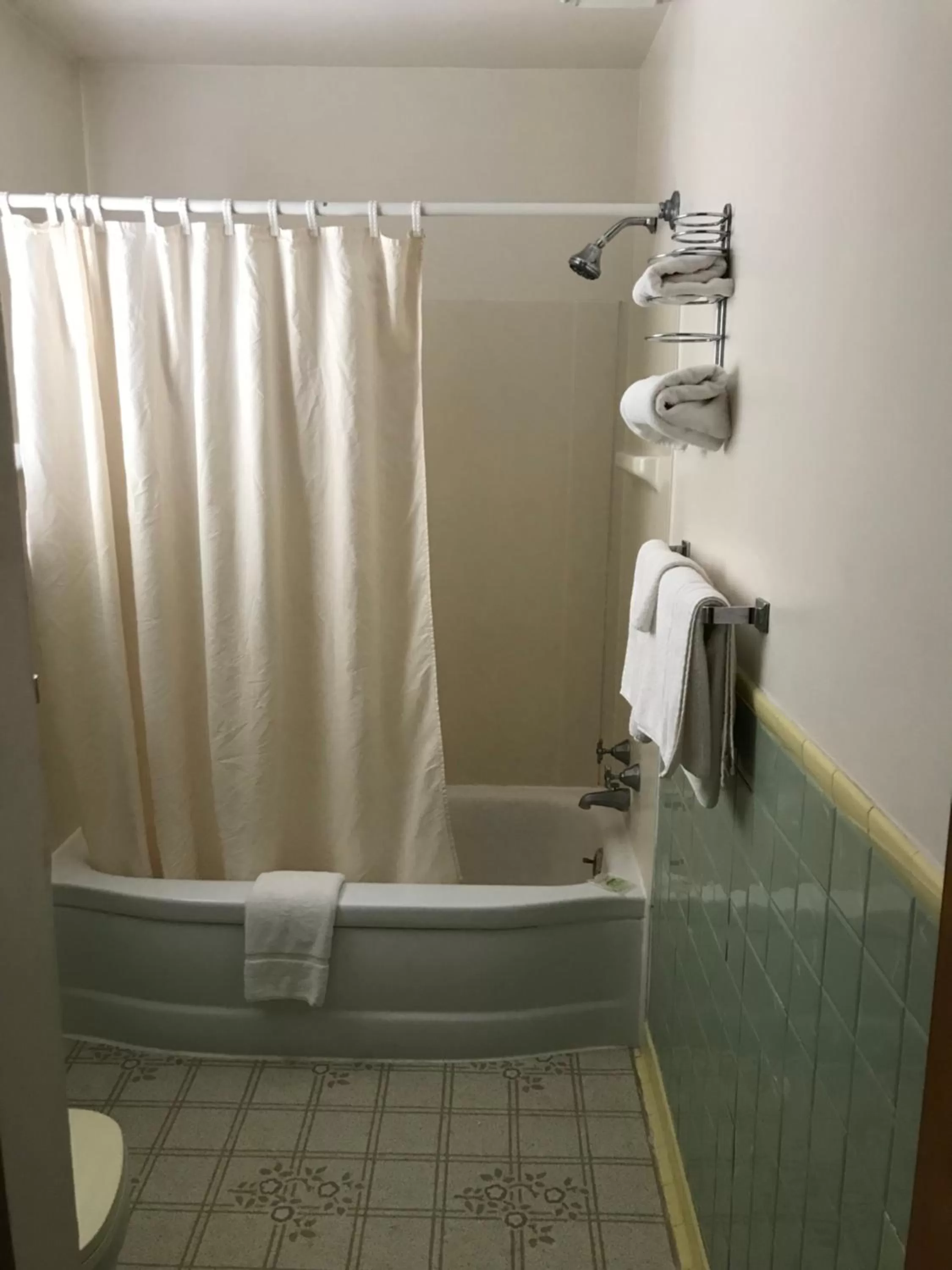 Bathroom in Motel Grand