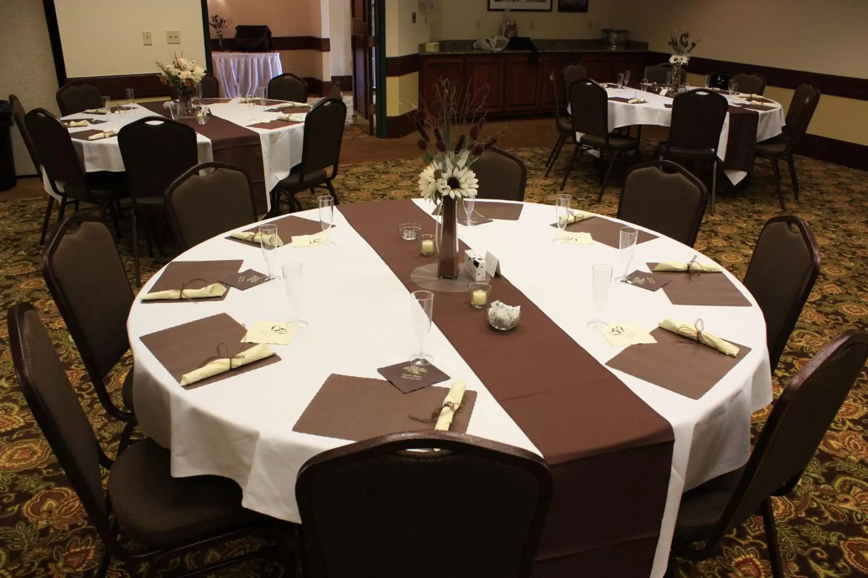 On site, Restaurant/Places to Eat in Country Inn & Suites by Radisson, Beckley, WV