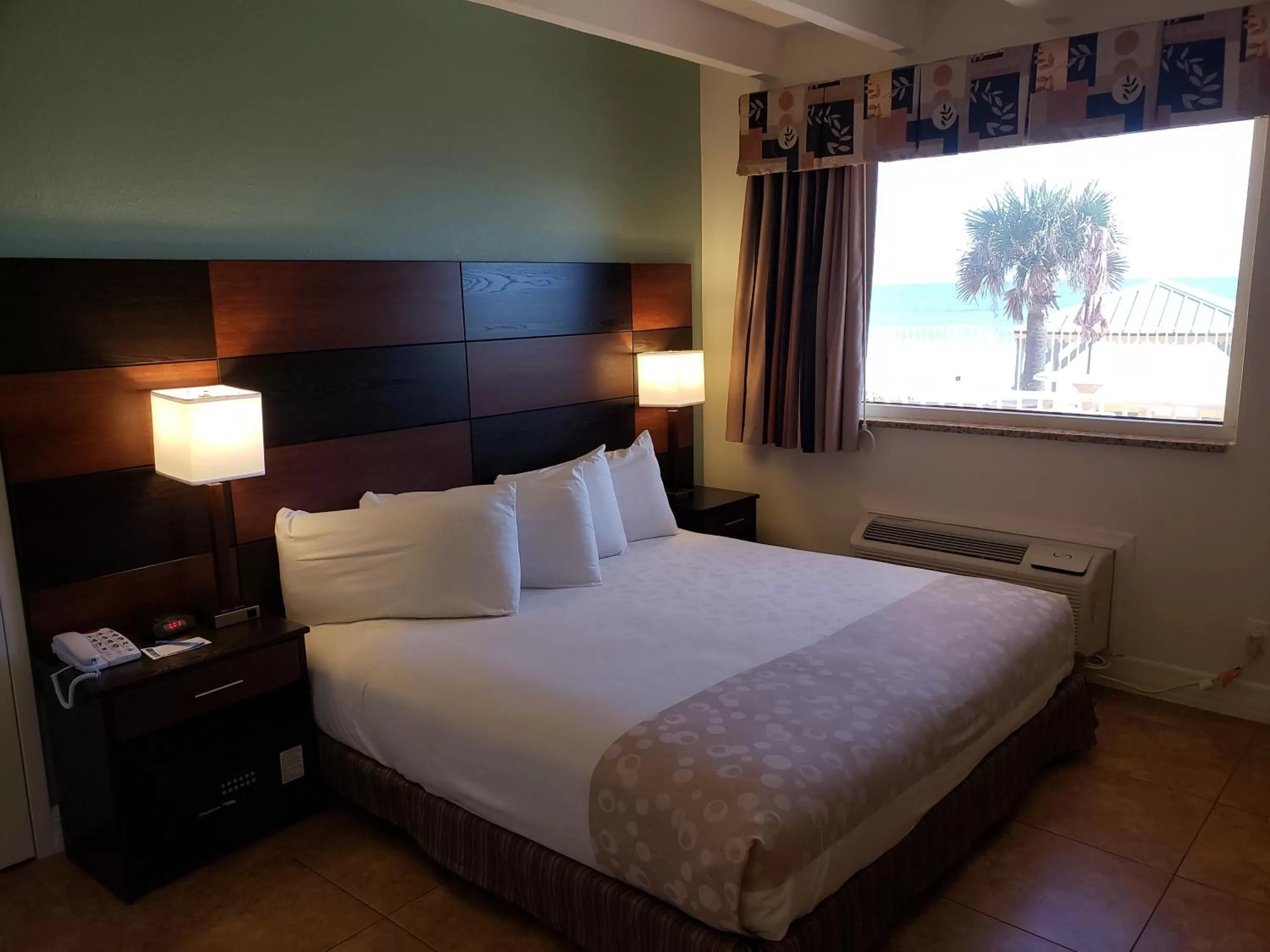 Bed in Oceanfront Inn and Suites - Ormond