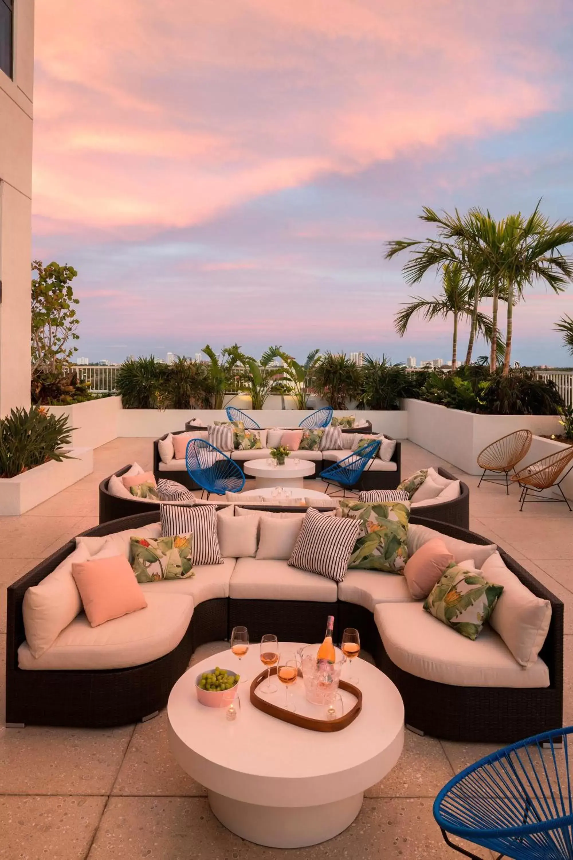 Lounge or bar in The Dalmar, Fort Lauderdale, a Tribute Portfolio Hotel