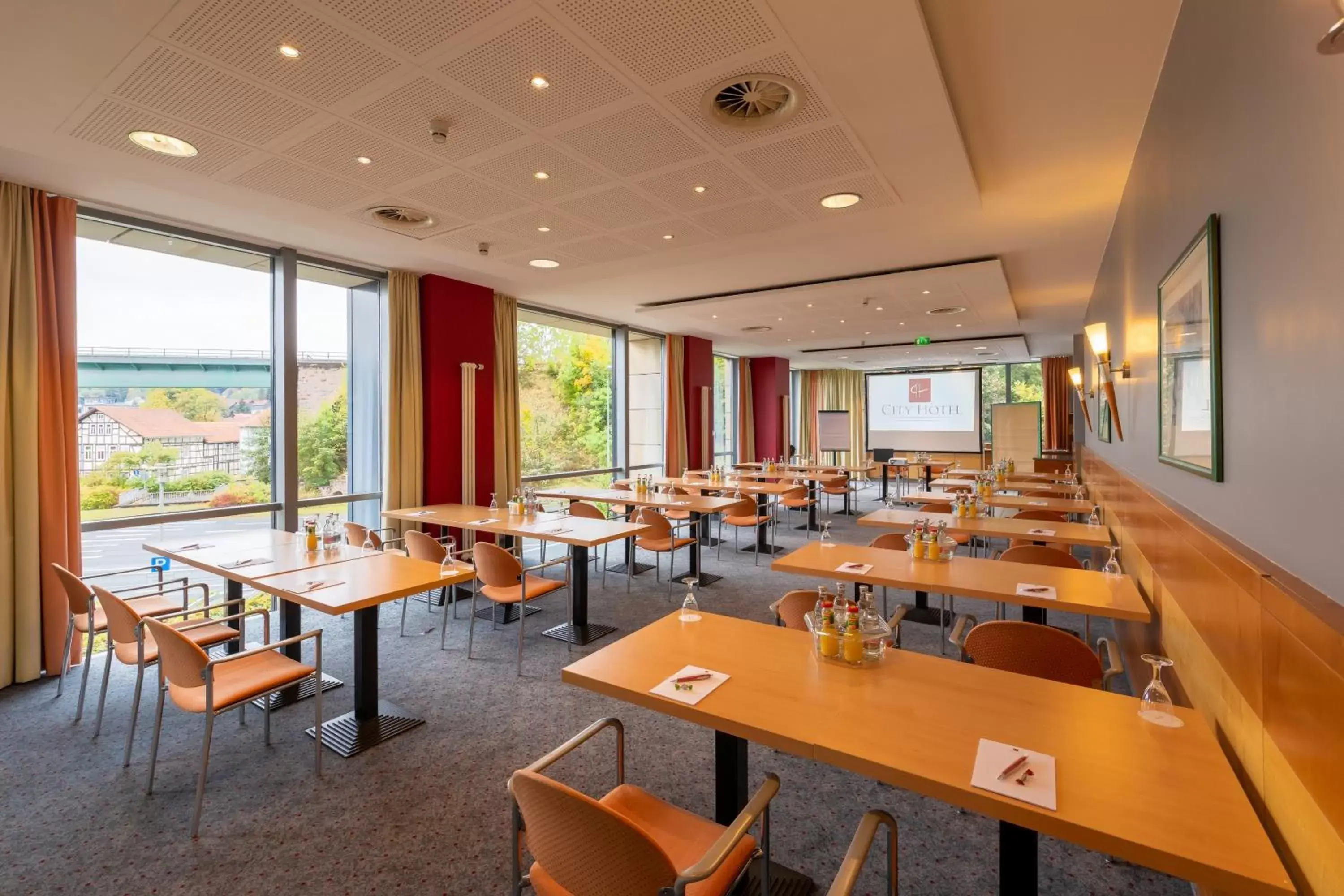 Meeting/conference room, Restaurant/Places to Eat in City Hotel Suhl