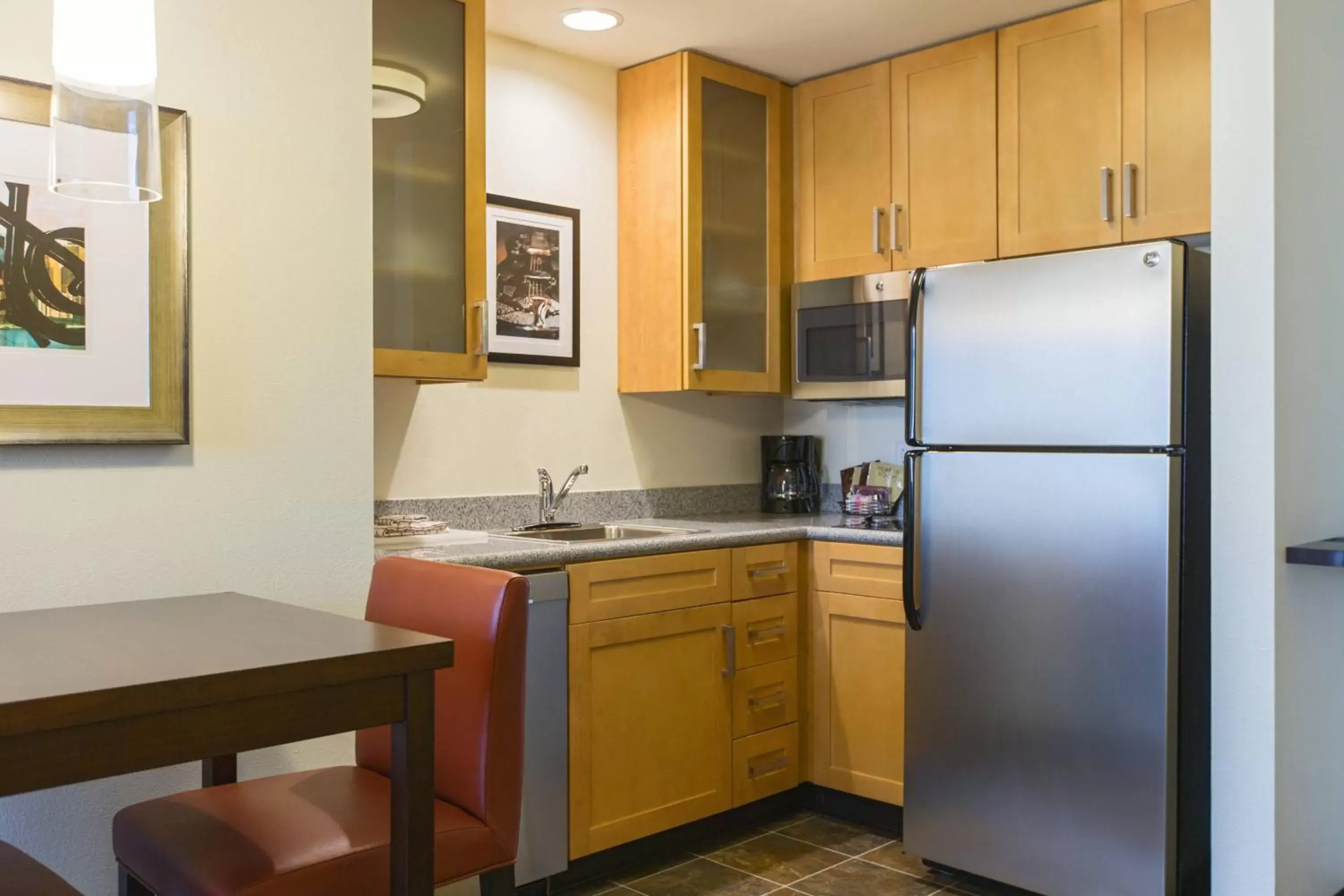 Bedroom, Kitchen/Kitchenette in Residence Inn by Marriott Nashville Vanderbilt/West End