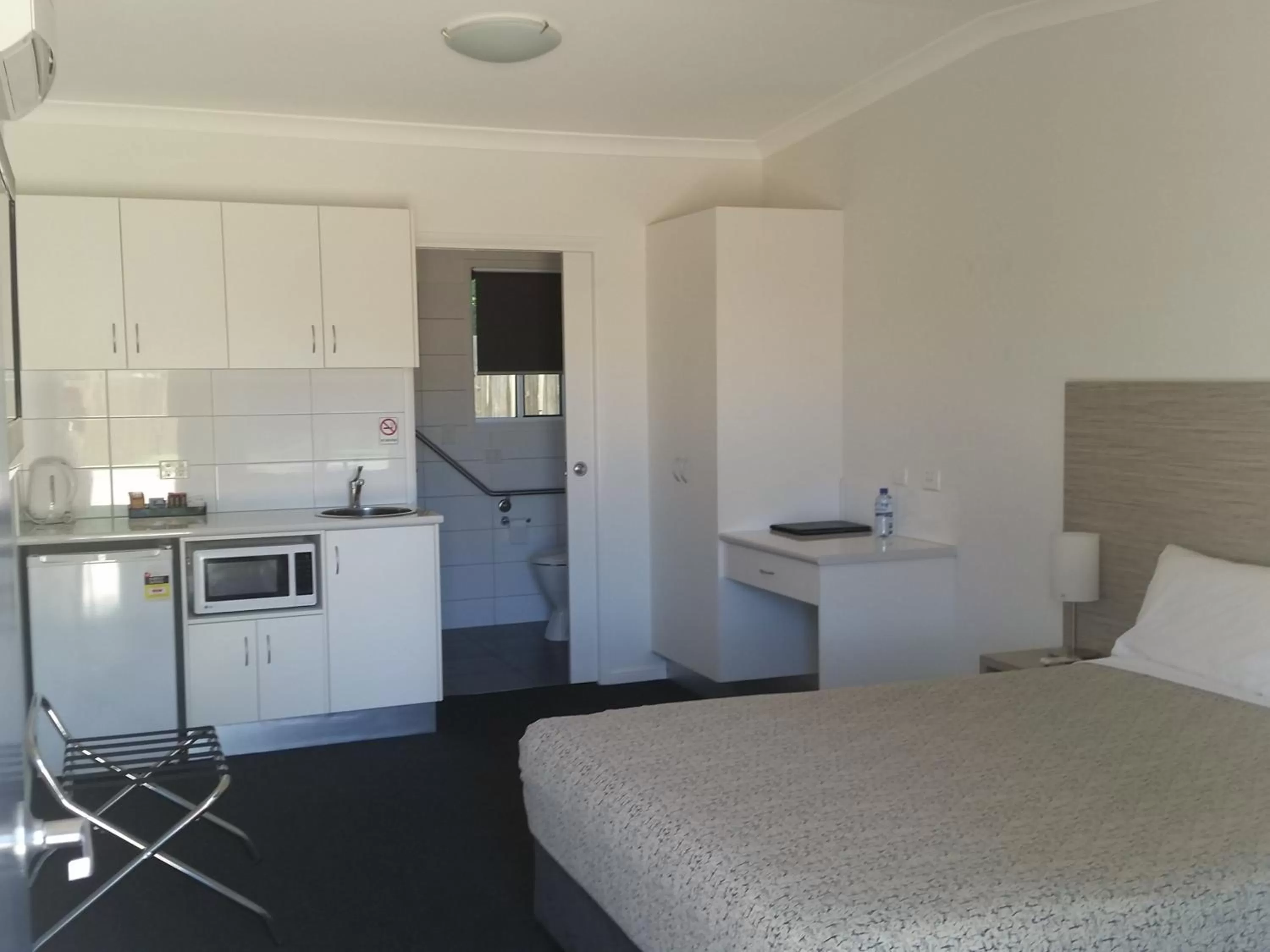 Queen Room - Disability Access in Emerald Park Motel