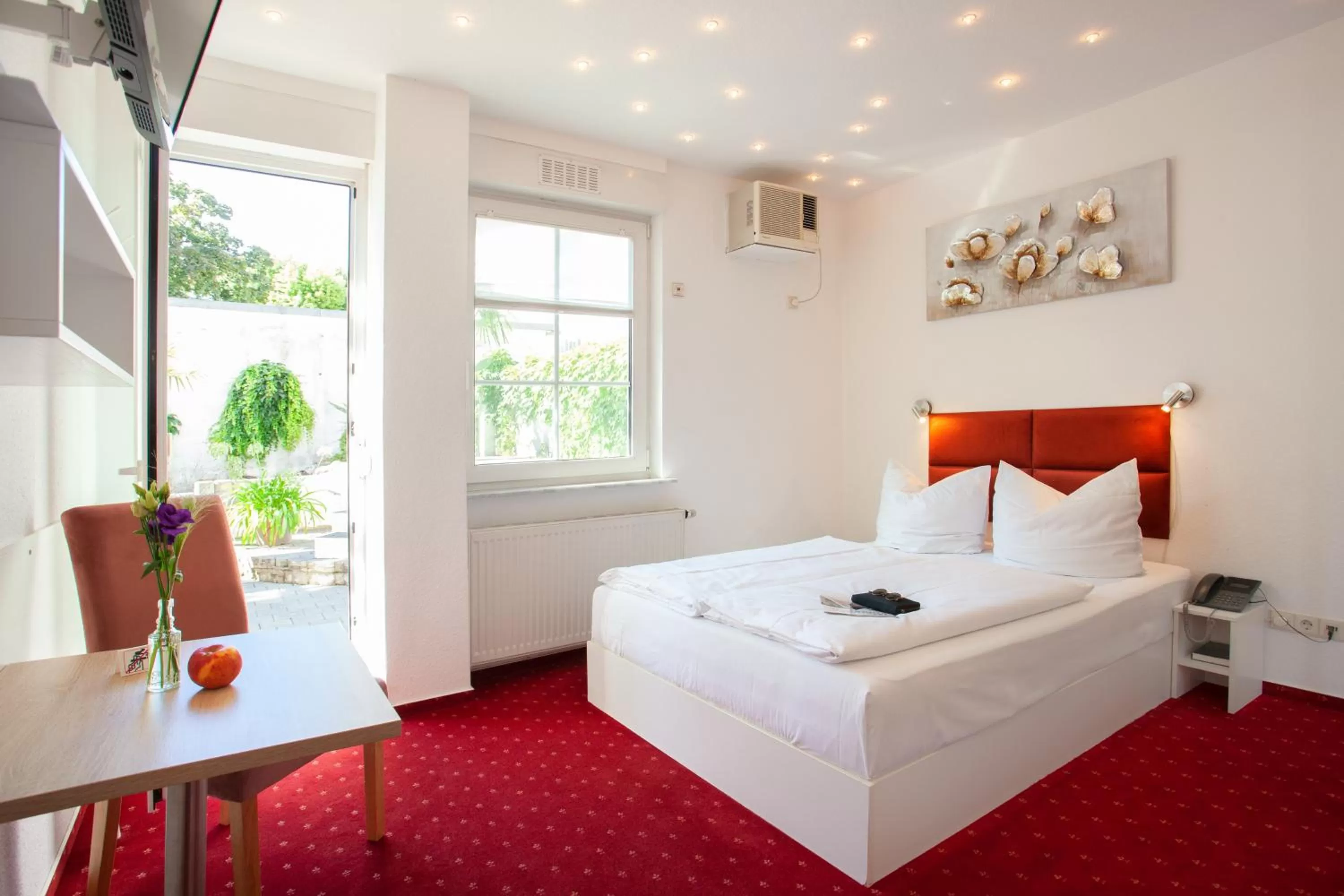 Photo of the whole room, Bed in Relax Hotel & SPA Stuttgart