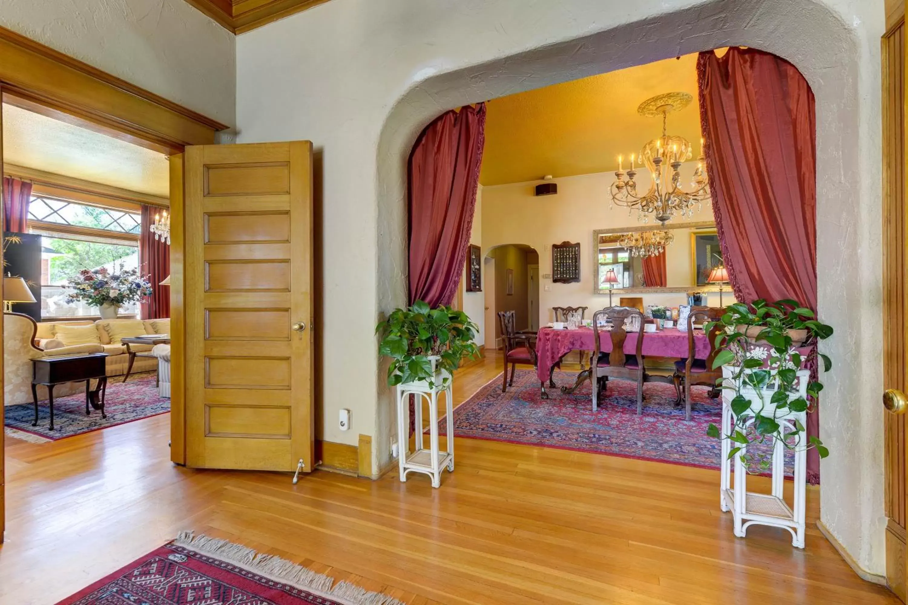 Facade/entrance, Seating Area in The St. Mary's Inn, Bed and Breakfast