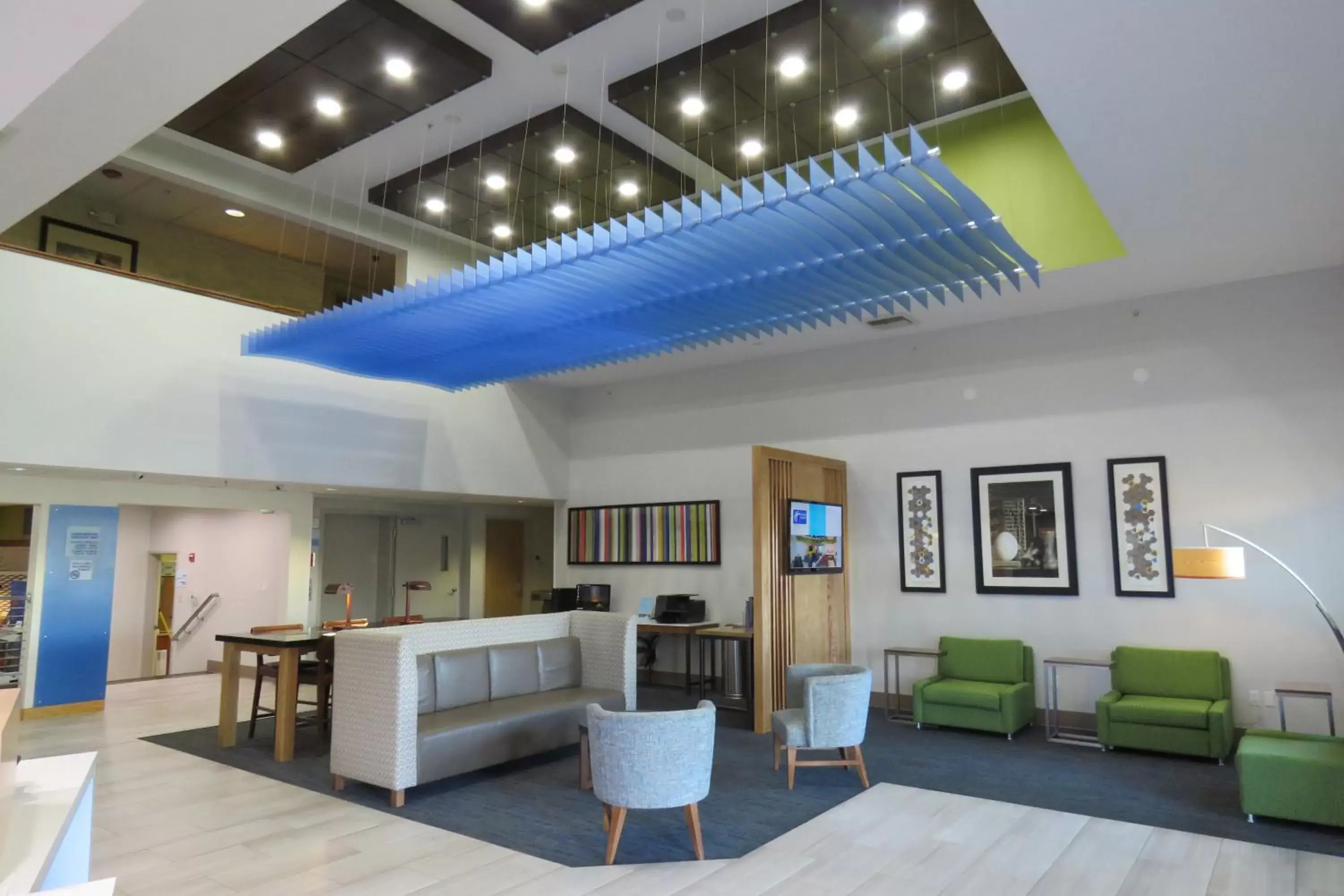 Lobby or reception, Seating Area in Holiday Inn Express Hotels & Suites Burlington, an IHG Hotel