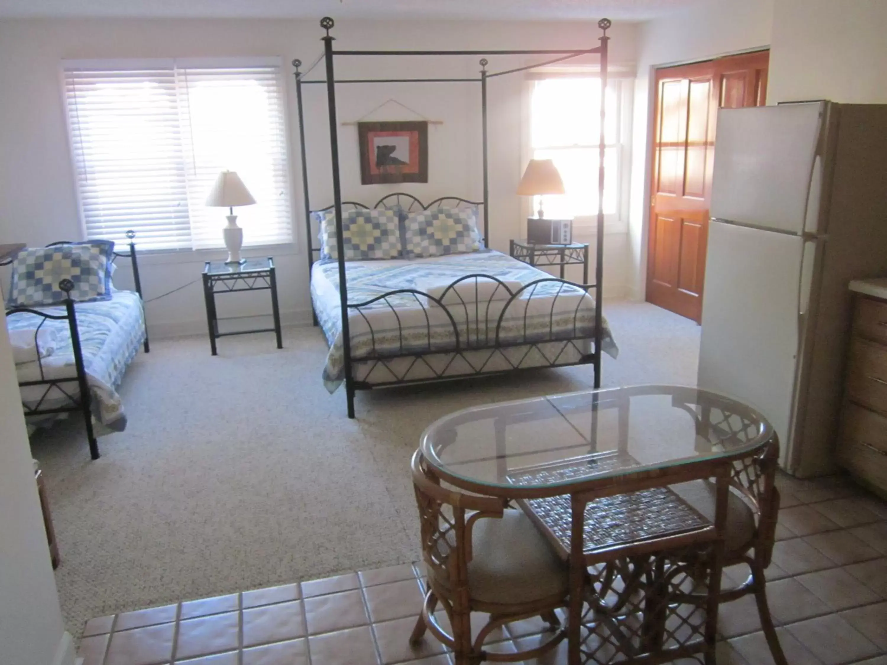 Comfort Triple Room - single occupancy in Dodgeton Creek Inn Comfort Triple Room - single occupancy in Dodgeton Creek Inn