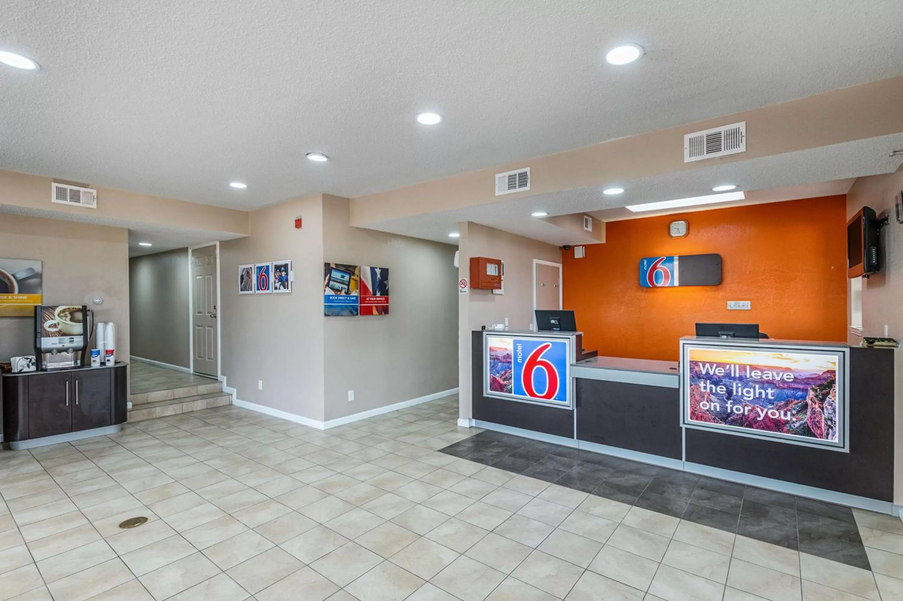 Communal lounge/ TV room in Motel 6-Waxahachie, TX