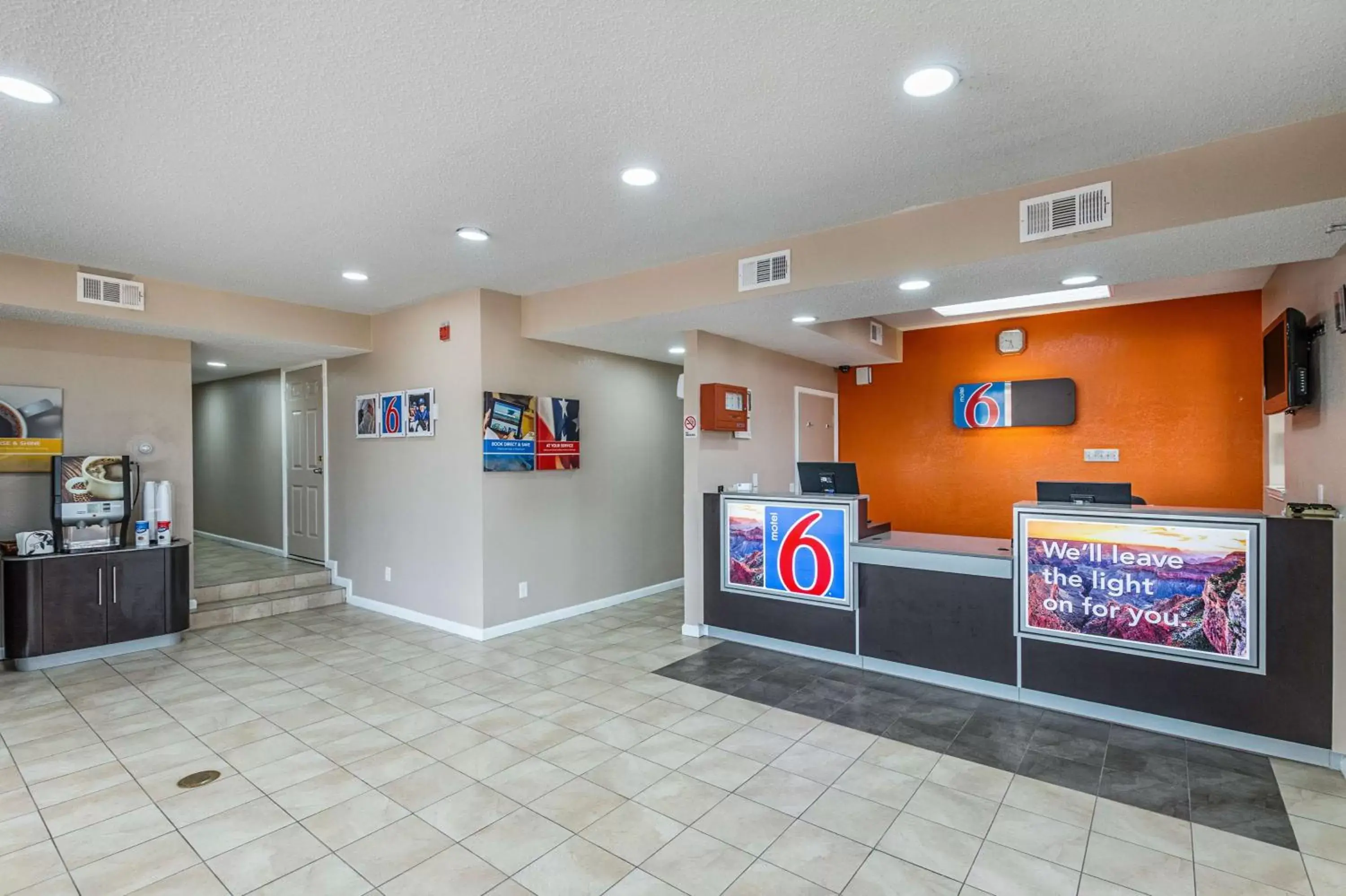 Communal lounge/ TV room, Lobby/Reception in Motel 6-Waxahachie, TX