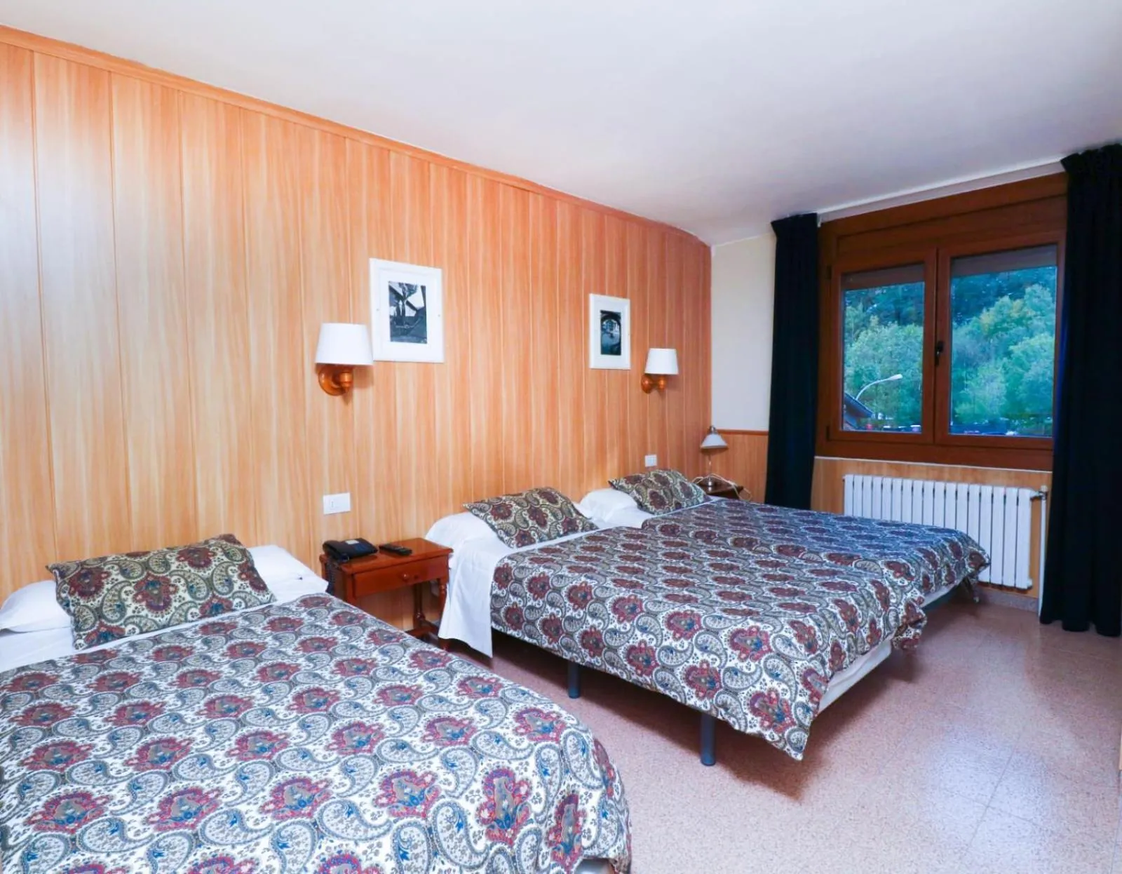 Bedroom, Bed in Hotel Comapedrosa