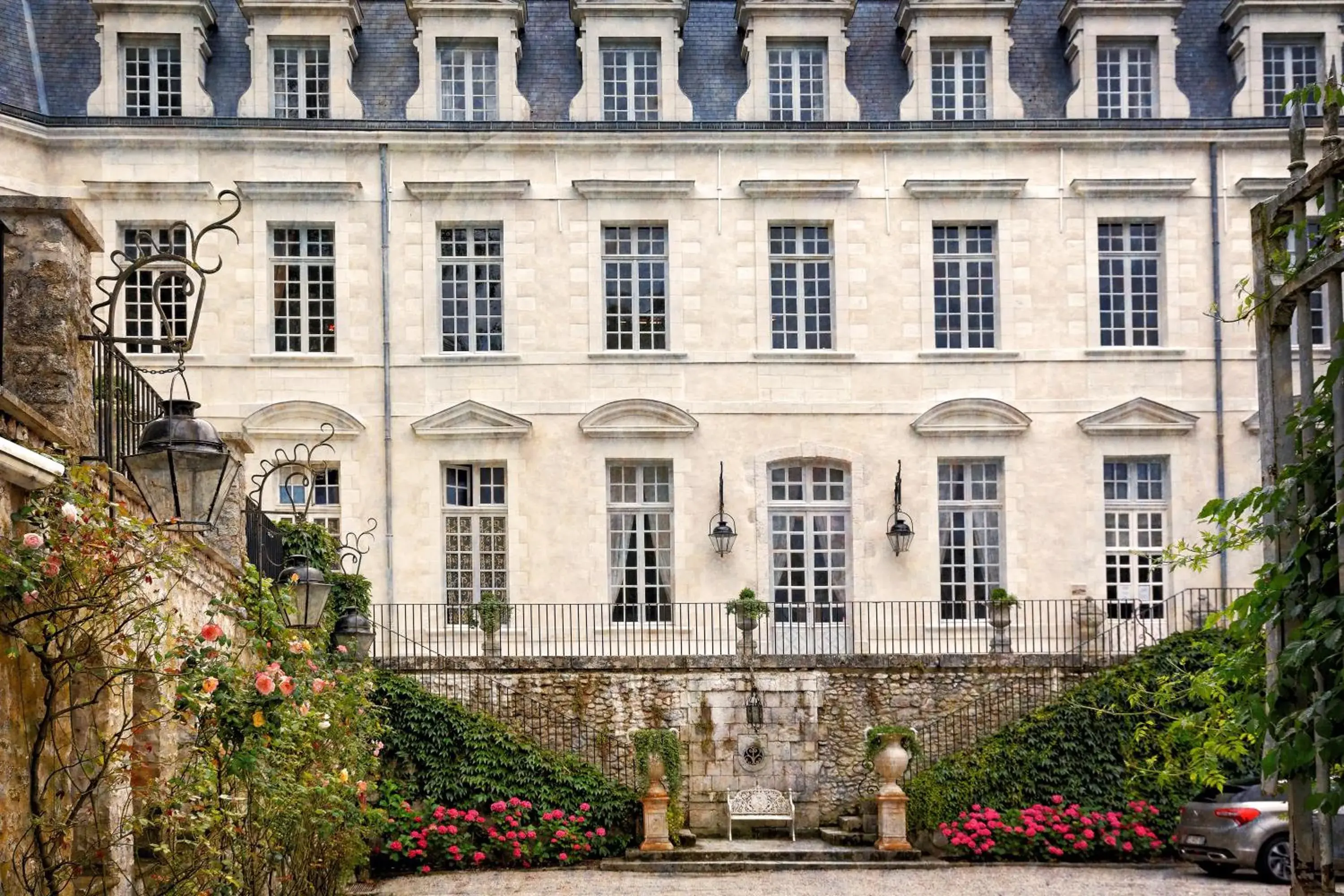 Facade/entrance, Property Building in Grand Hôtel de l'Abbaye