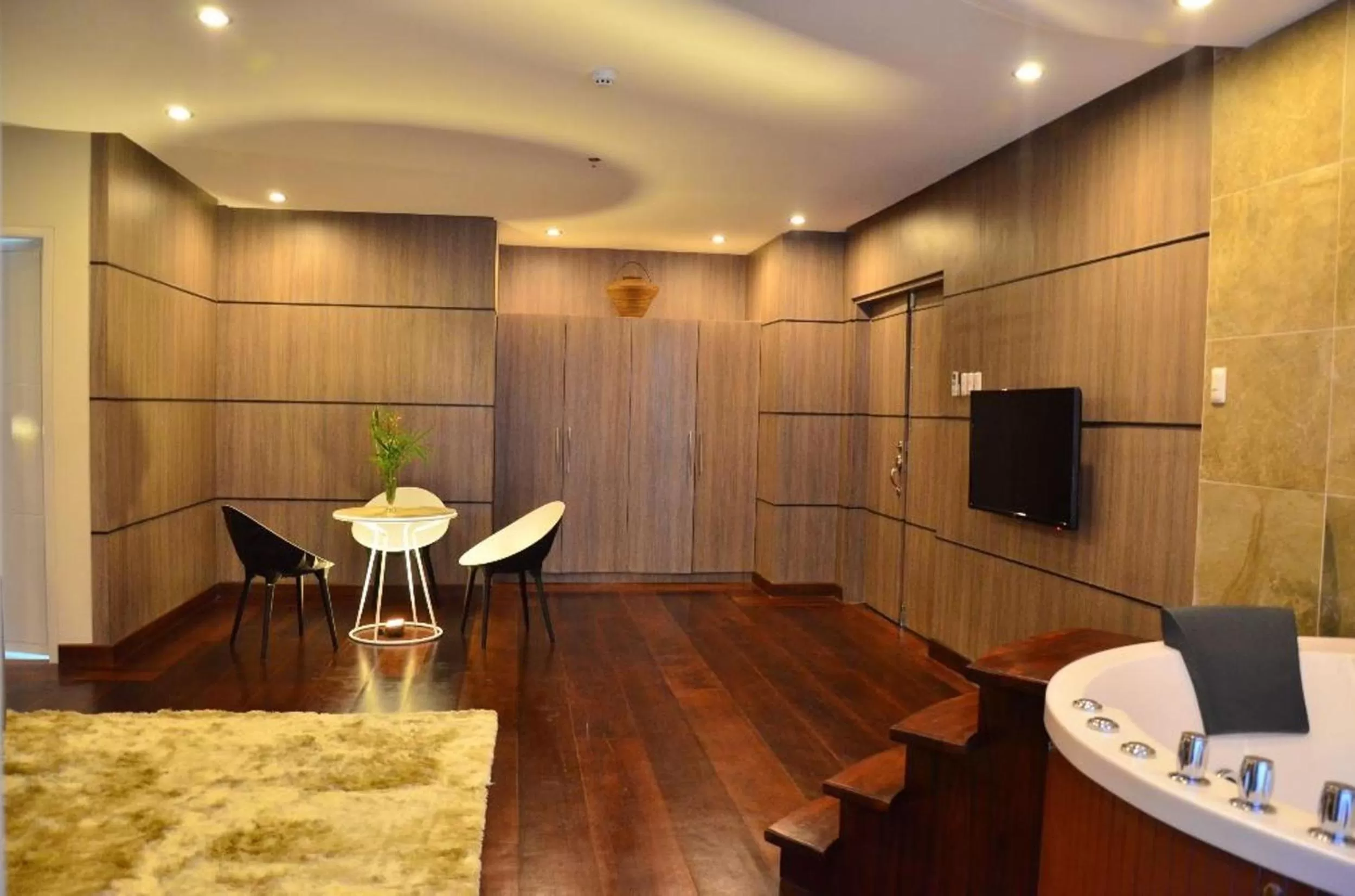 Decorative detail in One Manalo Place