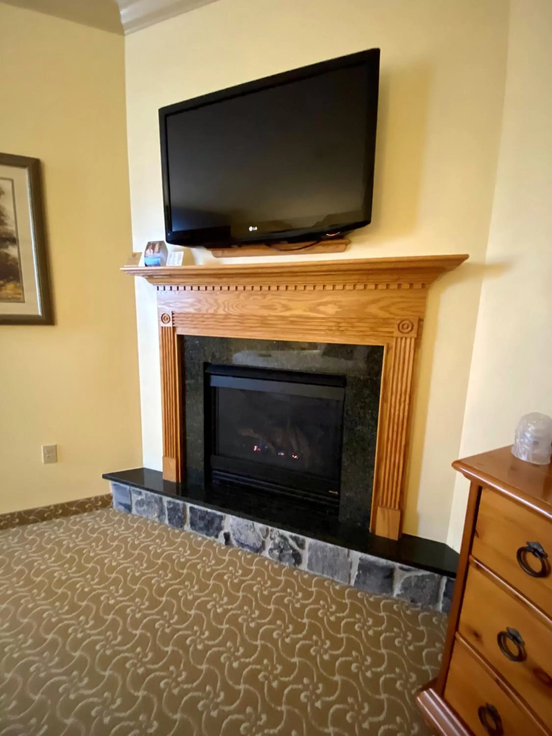 TV and multimedia, TV/Entertainment Center in Best Western Plus Waterbury - Stowe