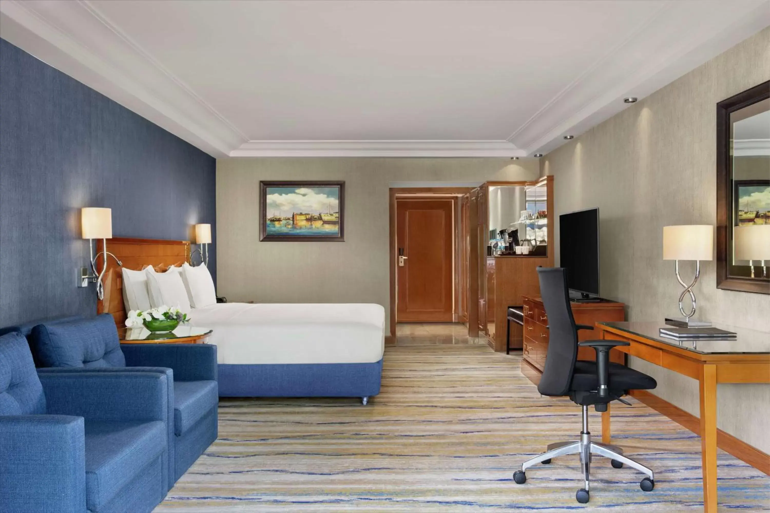 Bedroom, Seating Area in Hilton Istanbul Bosphorus