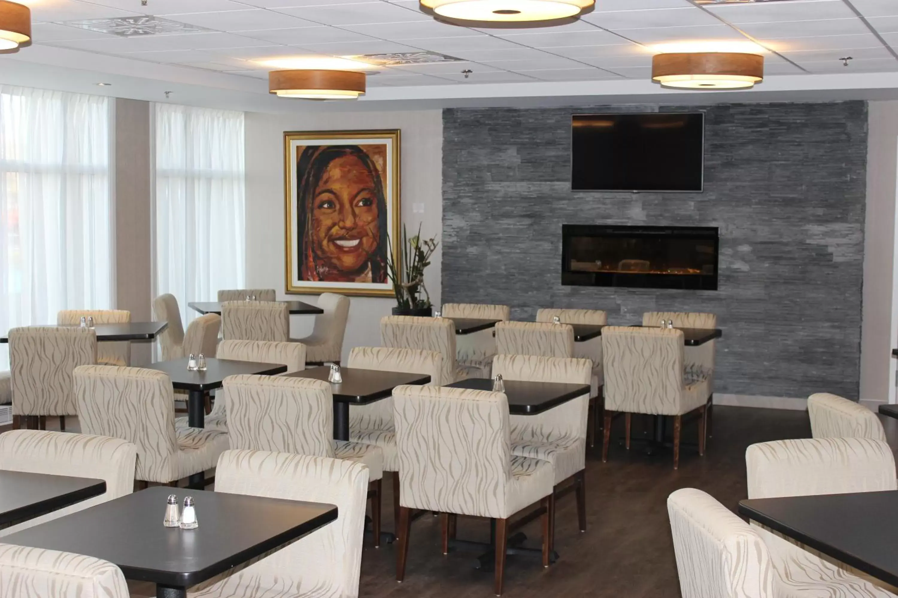Lounge or bar, Restaurant/Places to Eat in Quality Inn Sept-Iles