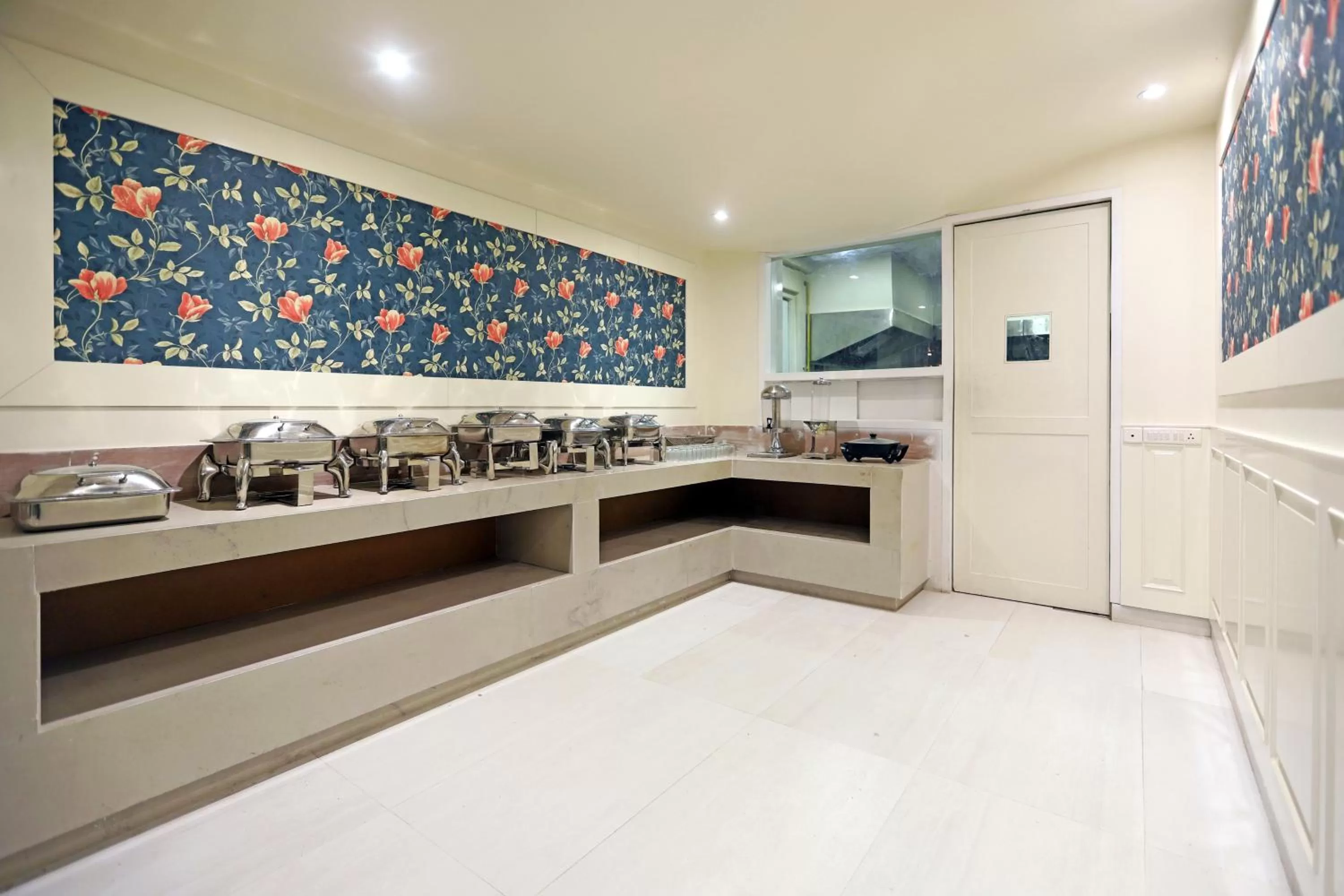 Continental breakfast, Bed in Hotel Magenta Jaipur