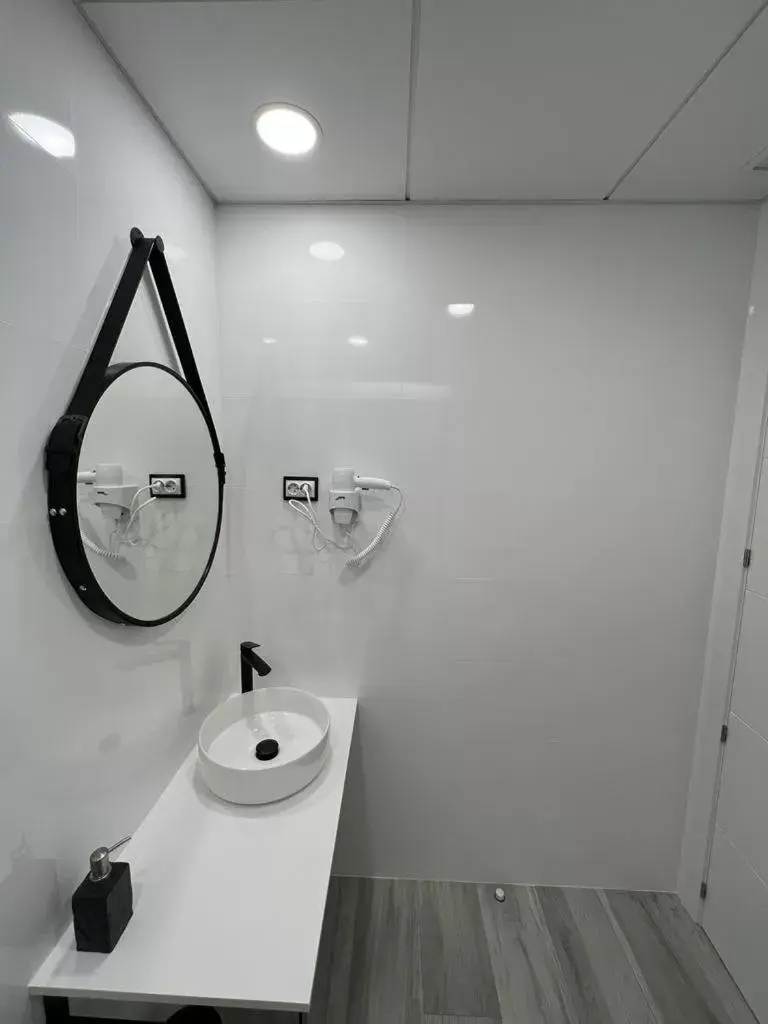 Shower, Bathroom in HOTEL TANEZ CAROLINA a